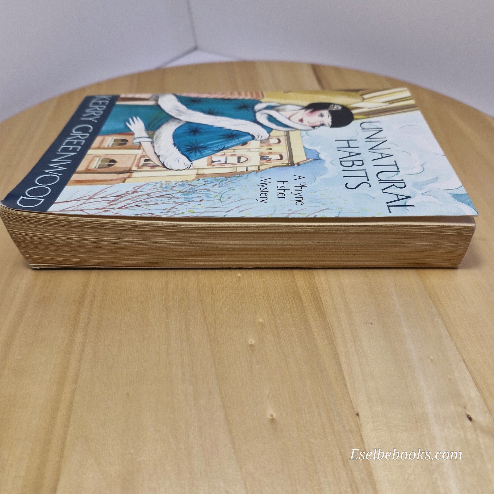 Phyrne Fisher mystery: Unnatural Habits By Kerry Greenwood · 2012 - paperback