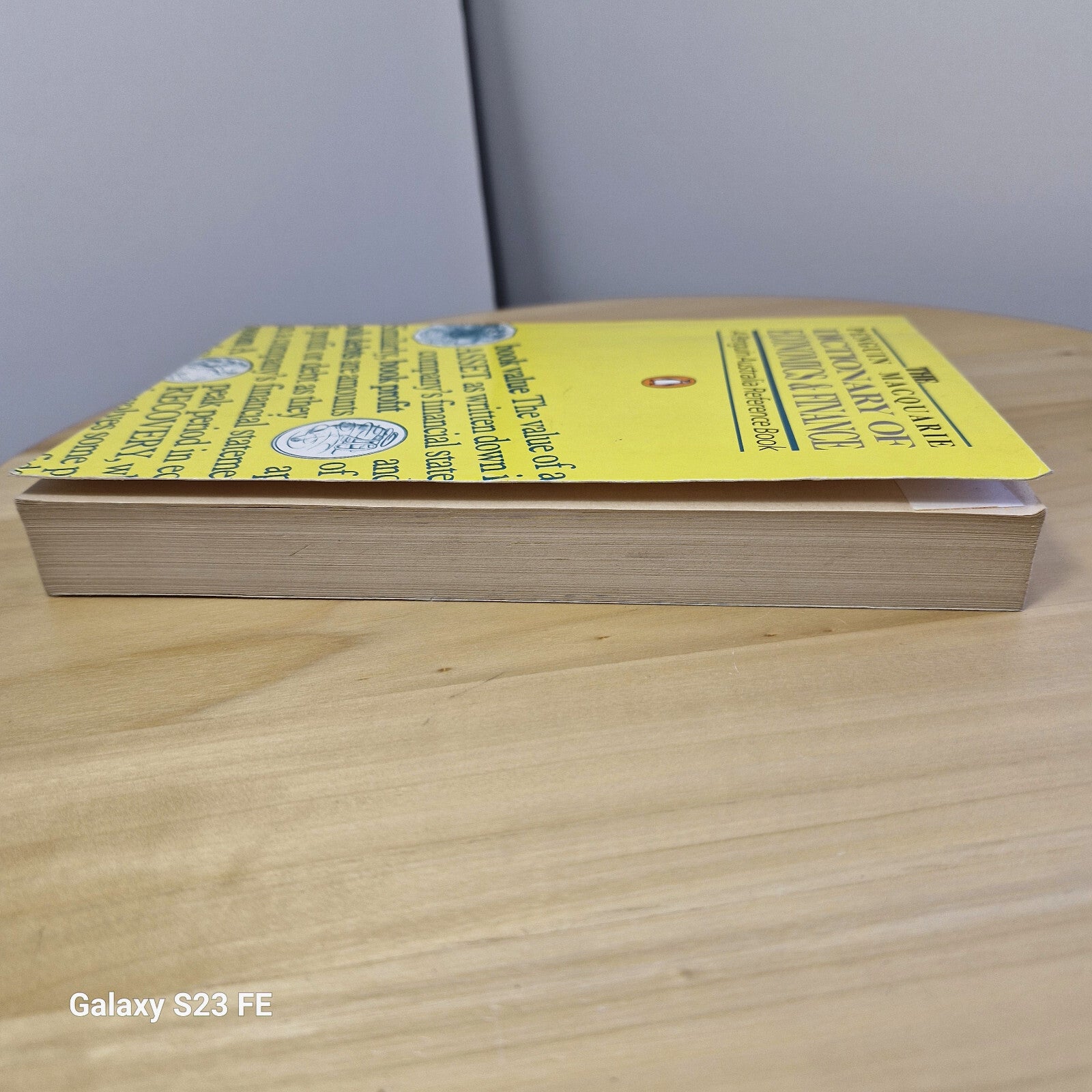 The Penguin Macquarie Dictionary of Economics & Finance 1988 - paperback