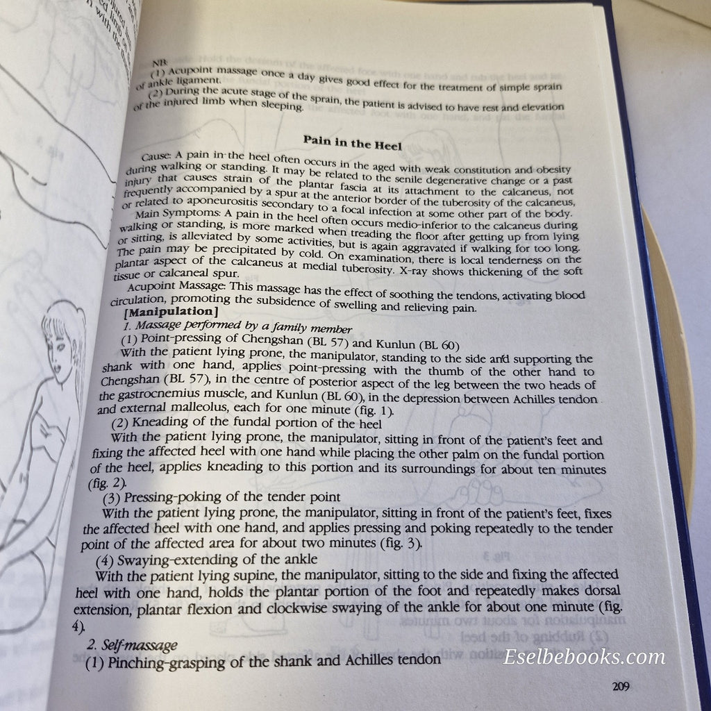 Chinese Family Acupoint Massage By Chuangui Wang - hardback