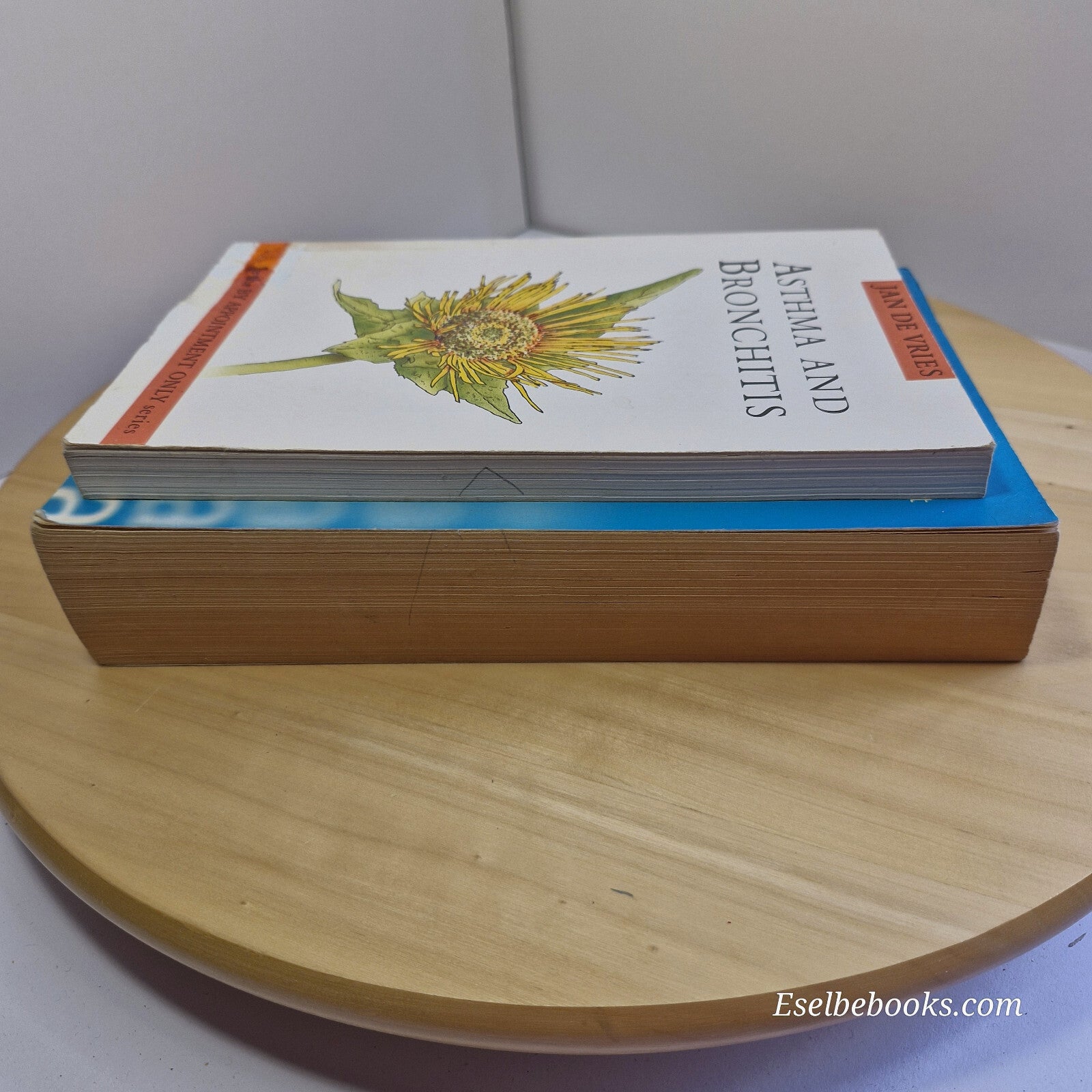 Health: 4 dealing with Asthma guides - paperback/hardback