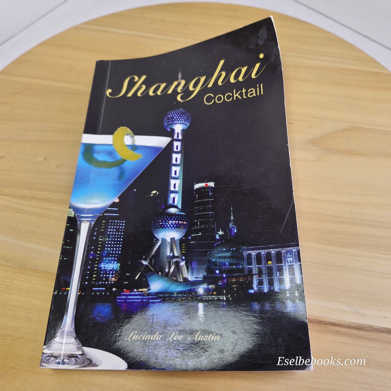 Shanghai Cocktail by Lucinda Lee Austin - paperback