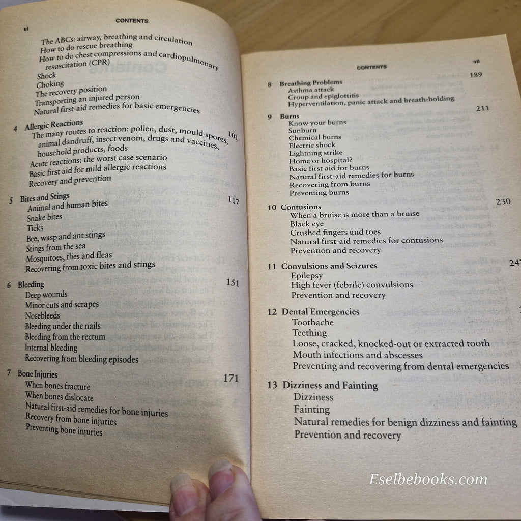 Natural First Aid The Definitive Handbook of Natural Remedies for Treating Mi...