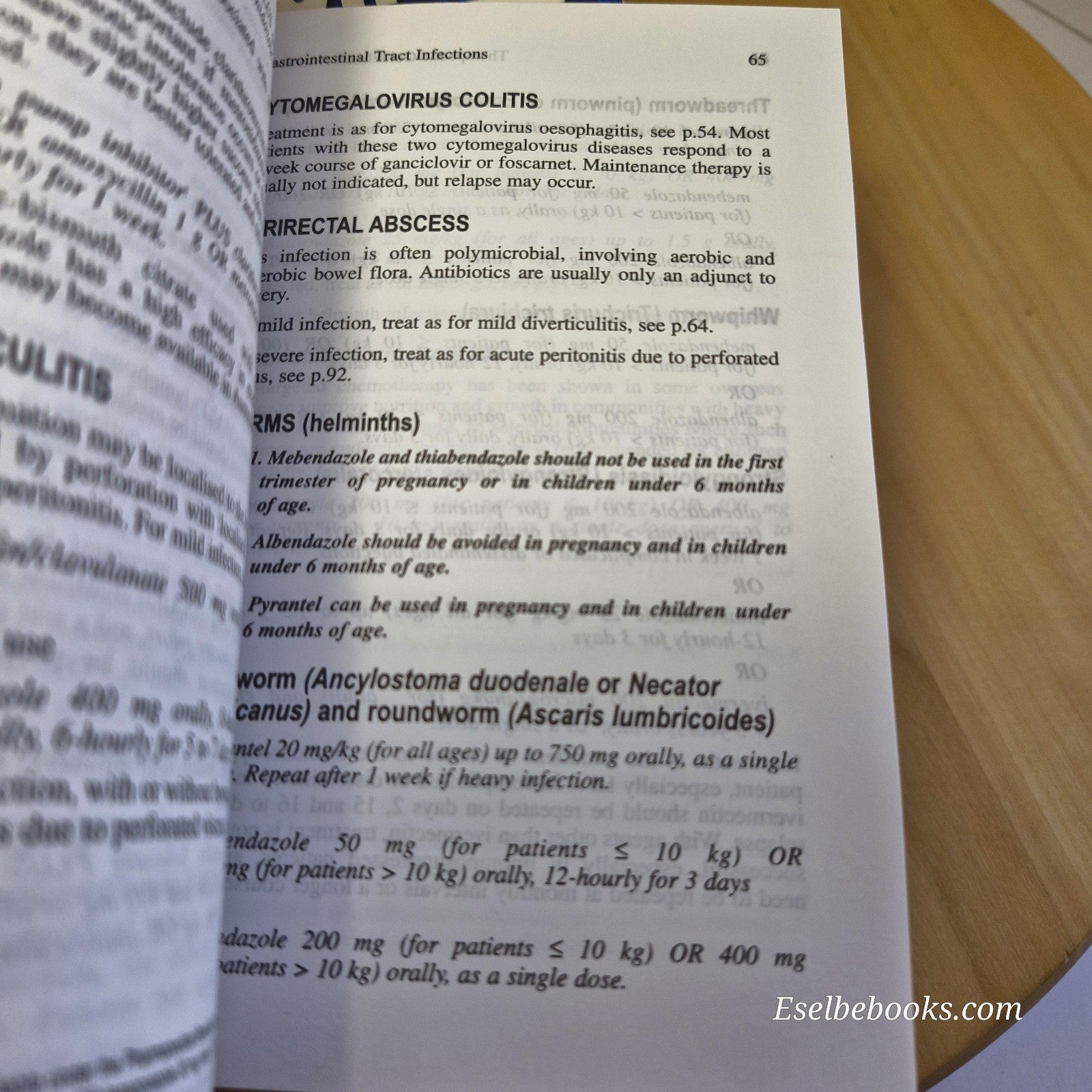 3 guidebooks/dictionaries on medicines/medicinal drugs/antibitoics - paperbacks