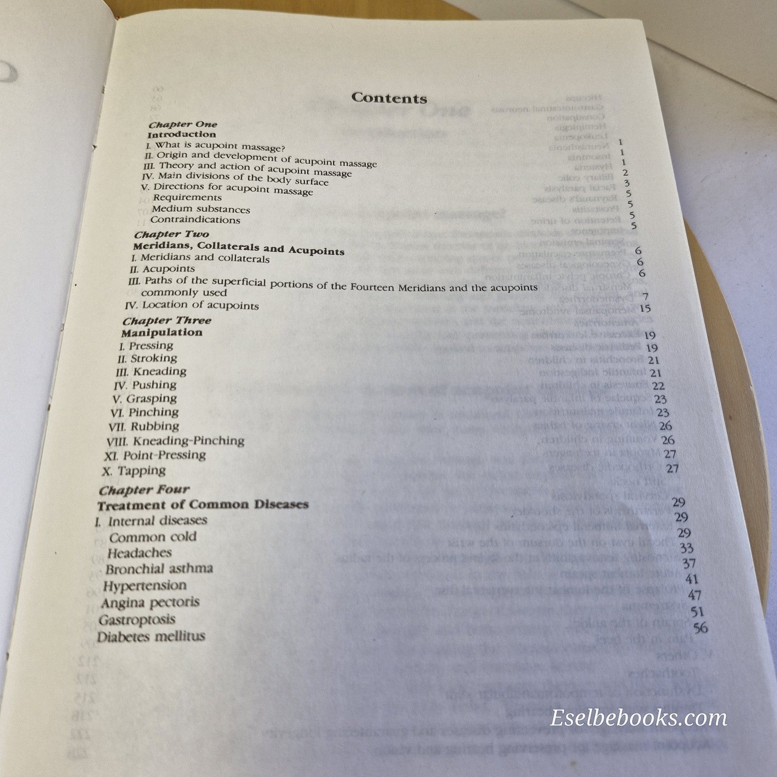 Chinese Family Acupoint Massage By Chuangui Wang - hardback