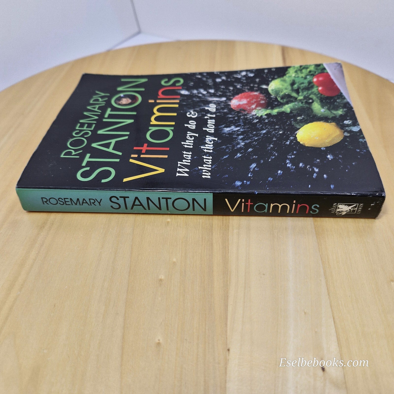 Vitamins What They Do and what They Don't Do By Rosemary Stanton · 1999 - pap...