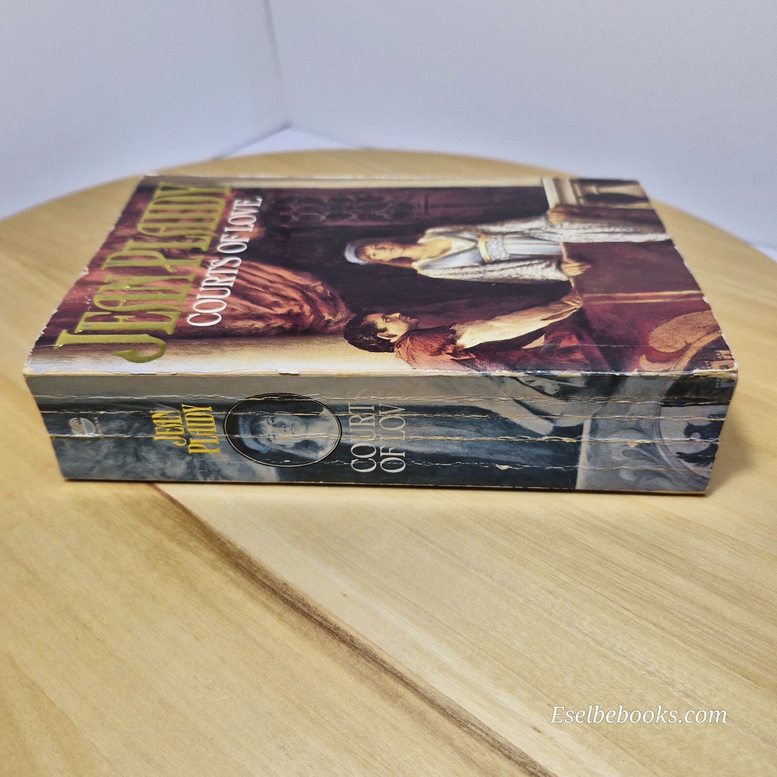 Historical fiction: Courts of love by Jean Plaidy - vintage paperback