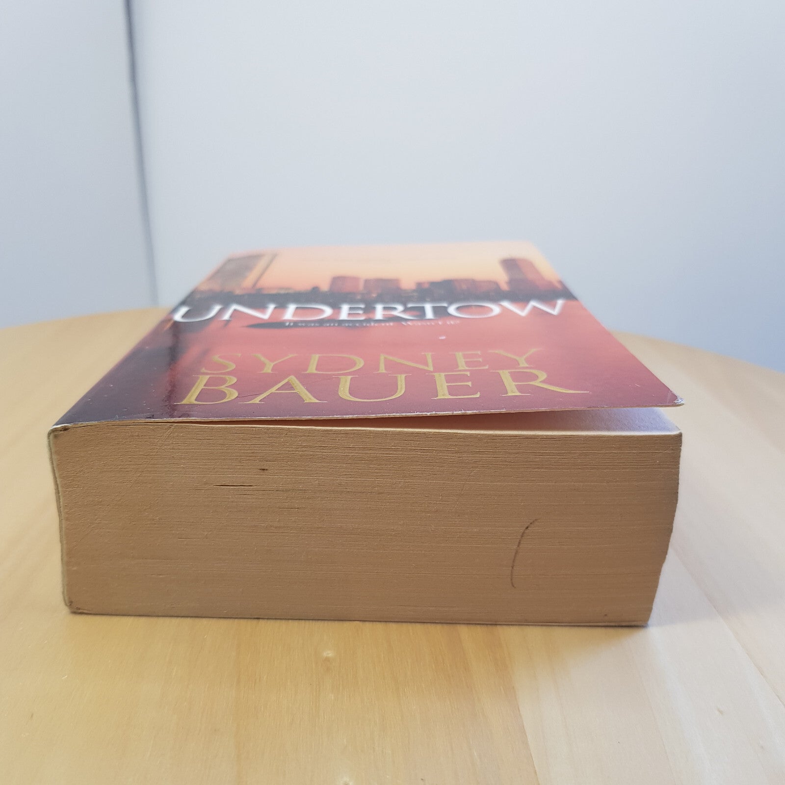 Crime fiction: Undertow: A David Cavanaugh Novel 1 By Sydney Bauer · 2007 - p...