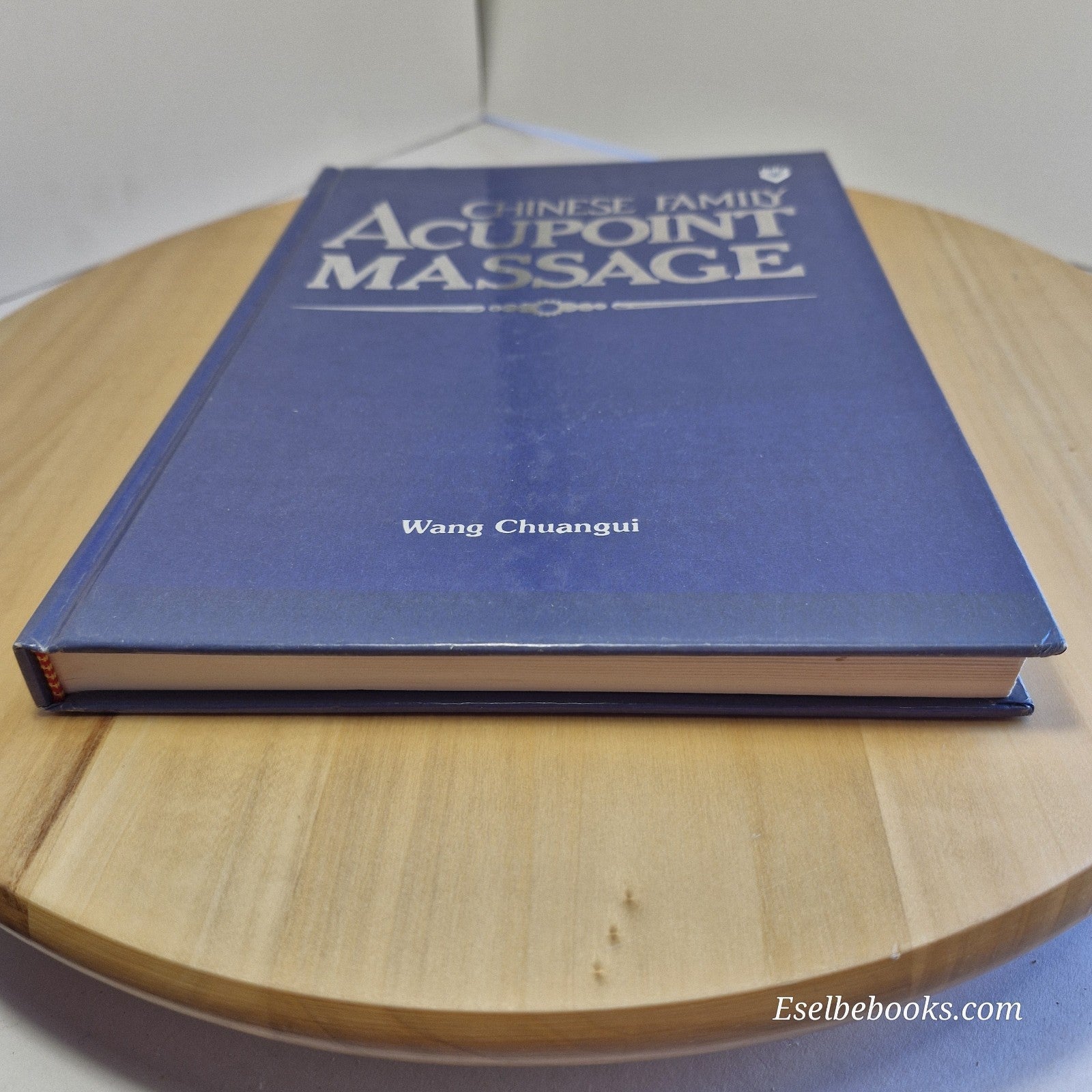 Chinese Family Acupoint Massage By Chuangui Wang - hardback