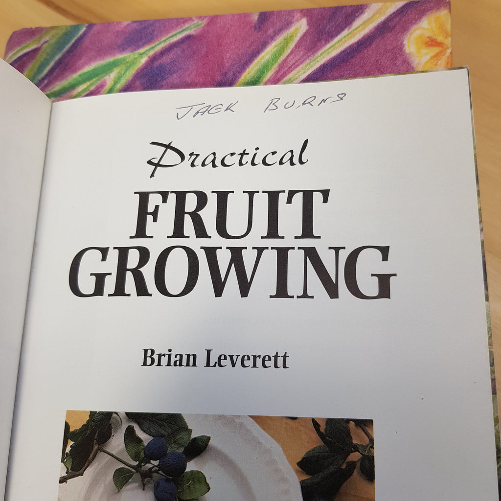 The garden guru II - Practical Fruit Growing - A gardener's companion - paper...