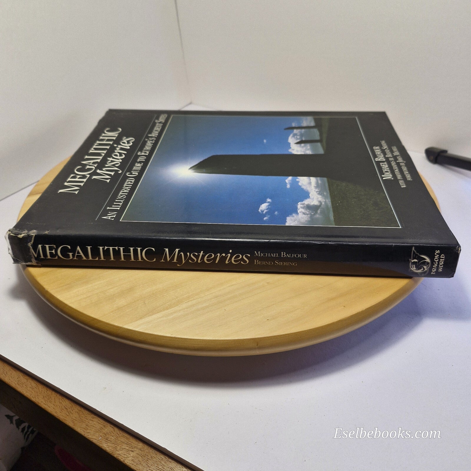 Megalithic mysteries - an illustrated guide to Europe's ancient sites - large...