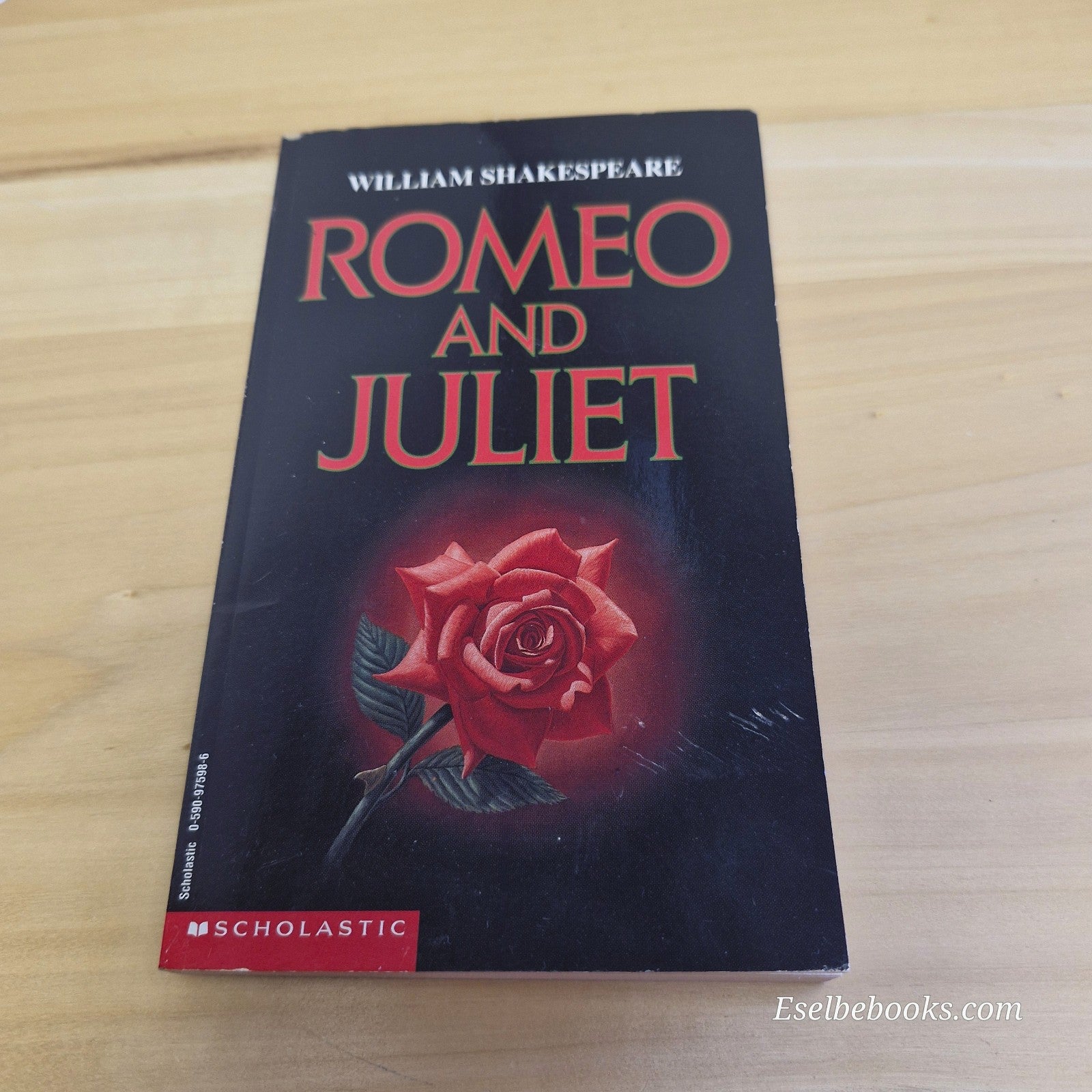 Romeo & Juliet by William Shakespeare (Scholastic) Edition - paperback