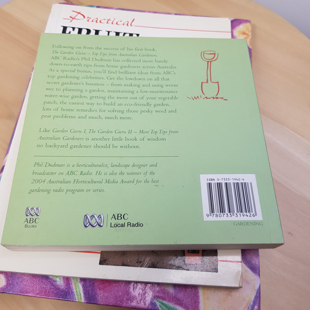The garden guru II - Practical Fruit Growing - A gardener's companion - paper...