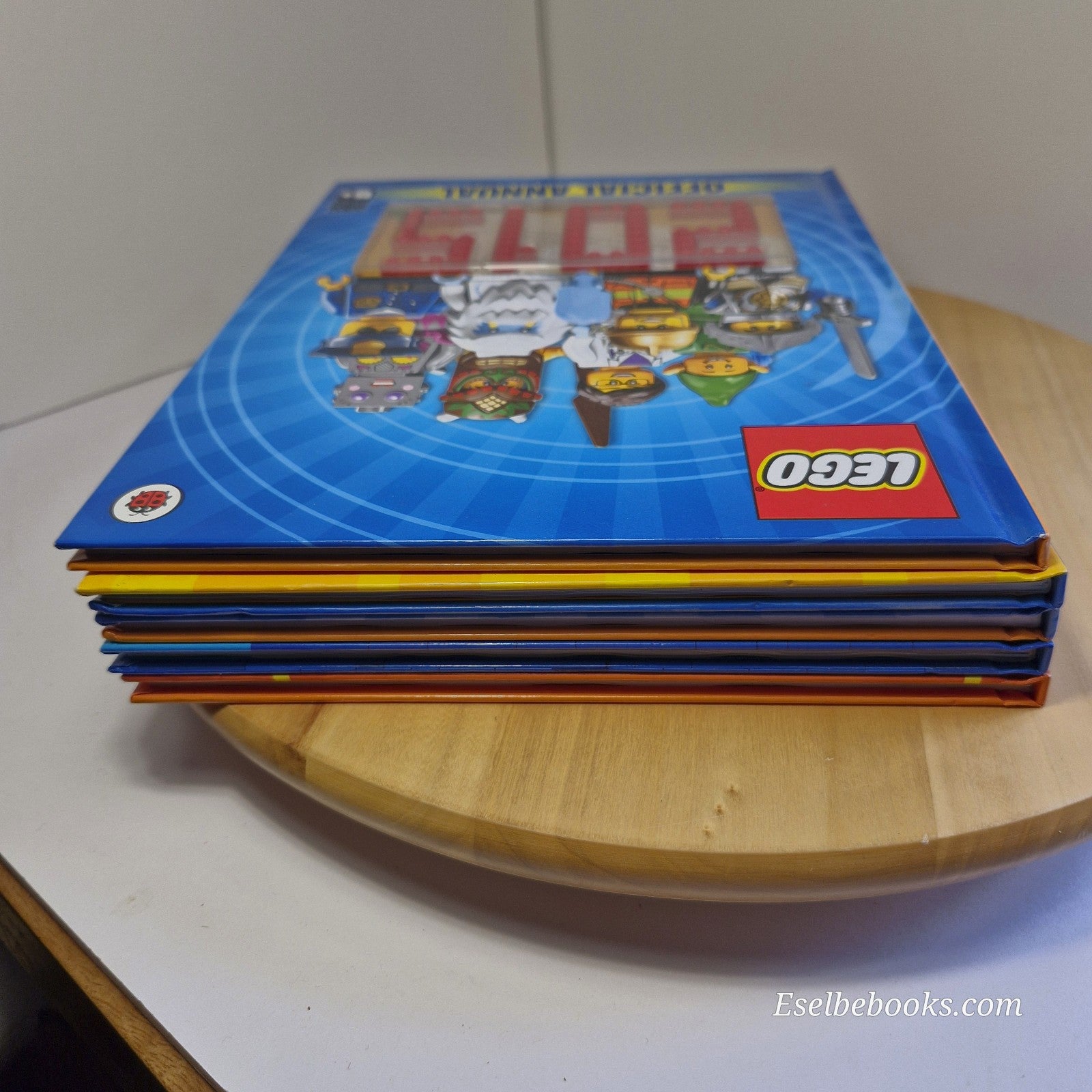 The official Lego annuals 2015; 2016; 2017; 2021; 2022 - hardbacks - NO minifigu