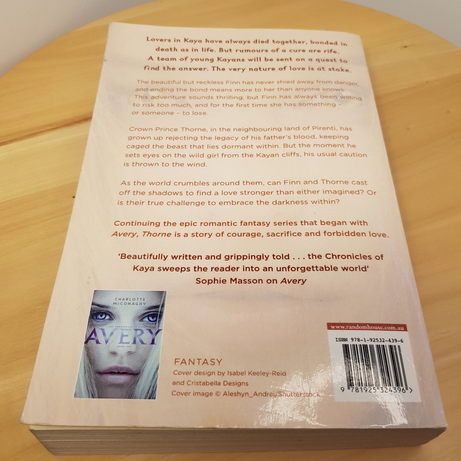 Thorne By Charlotte McConaghy - book 2 of the chronicles of Kaya · 2016 - pap...