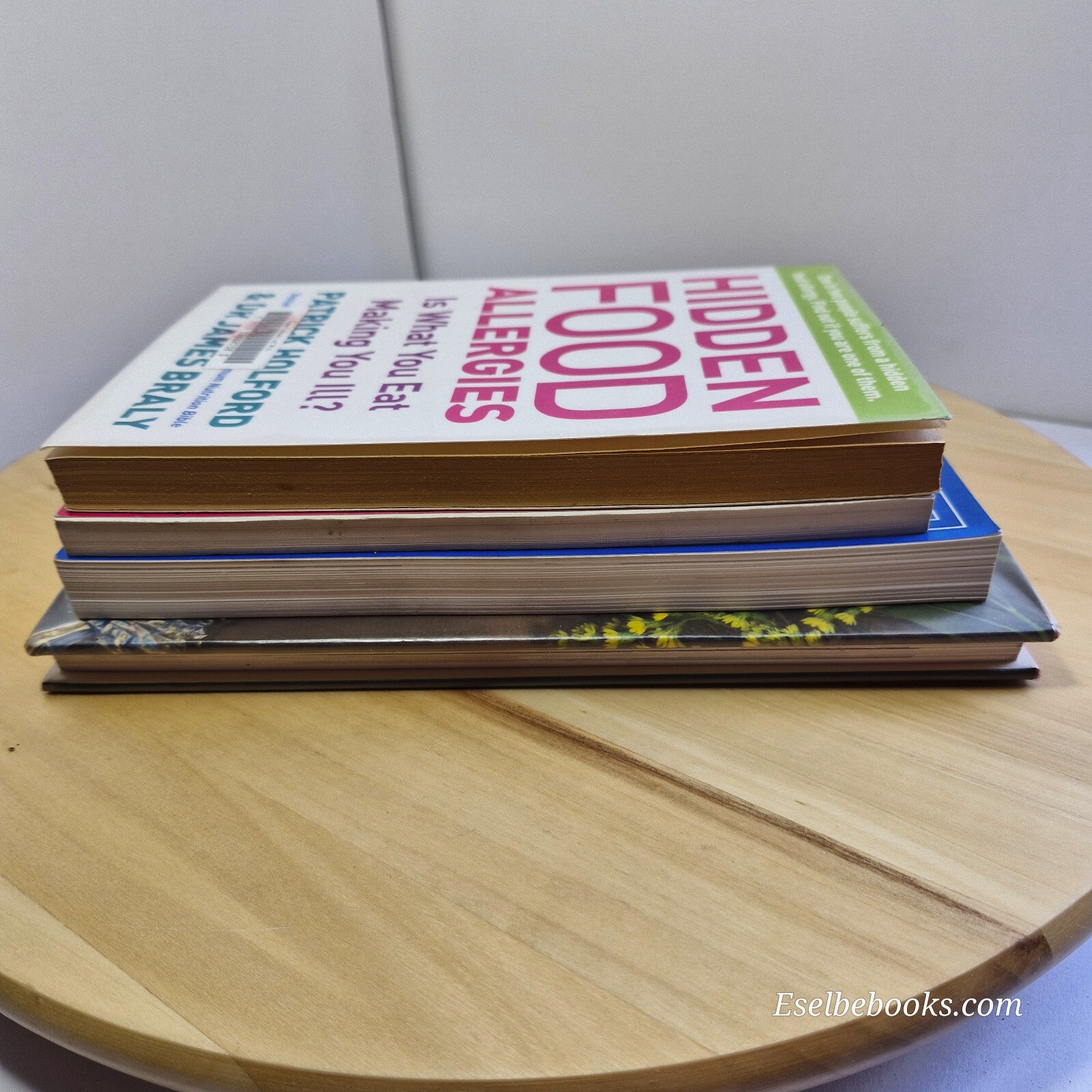 Health: 4 books about allergies and how to identify them - hardback/paperbacks