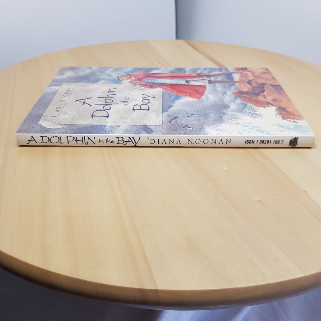 A Dolphin in the Bay By Diana Noonan · 1995 - vintage paperback