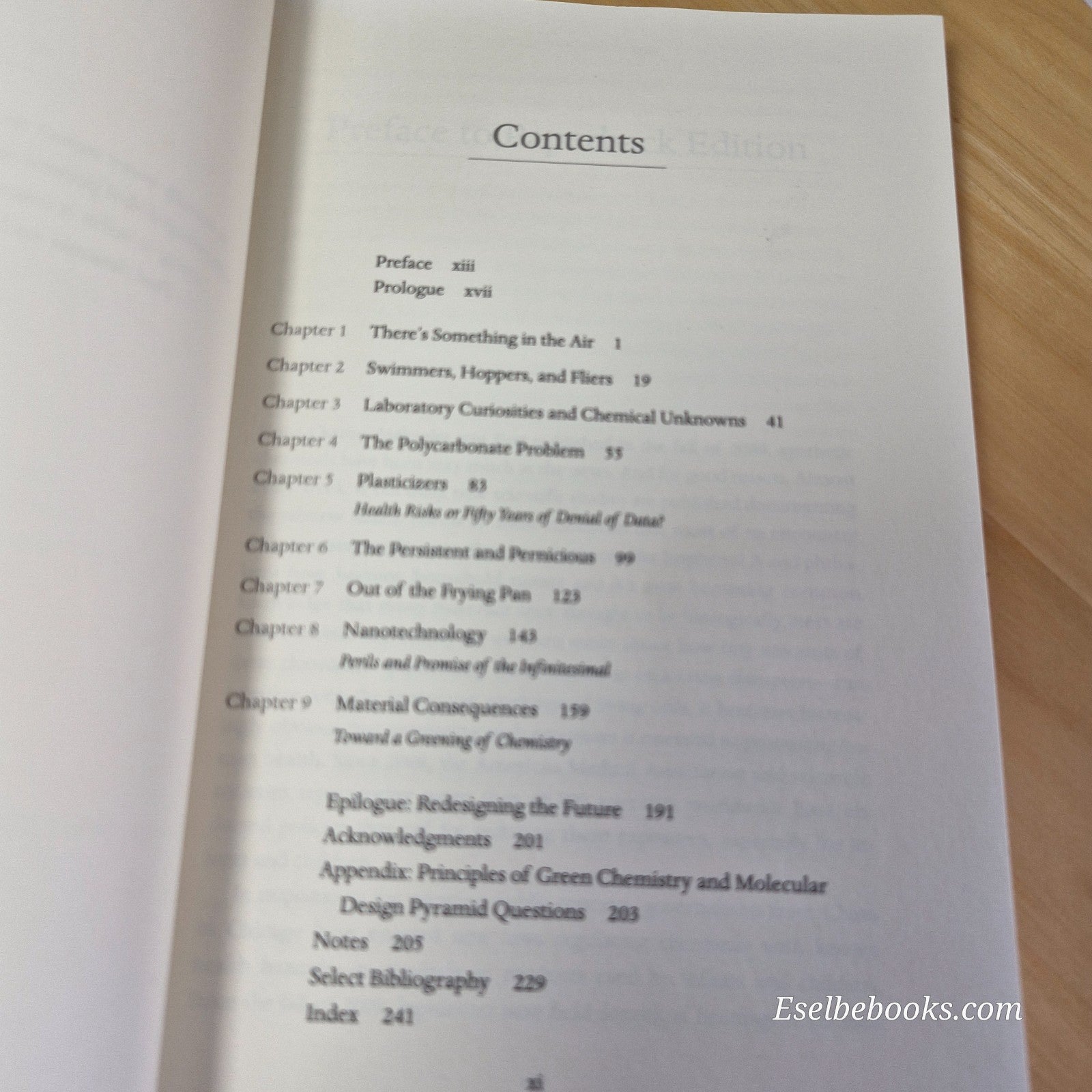 Chasing Molecules by Elizabeth Grossman - paperback