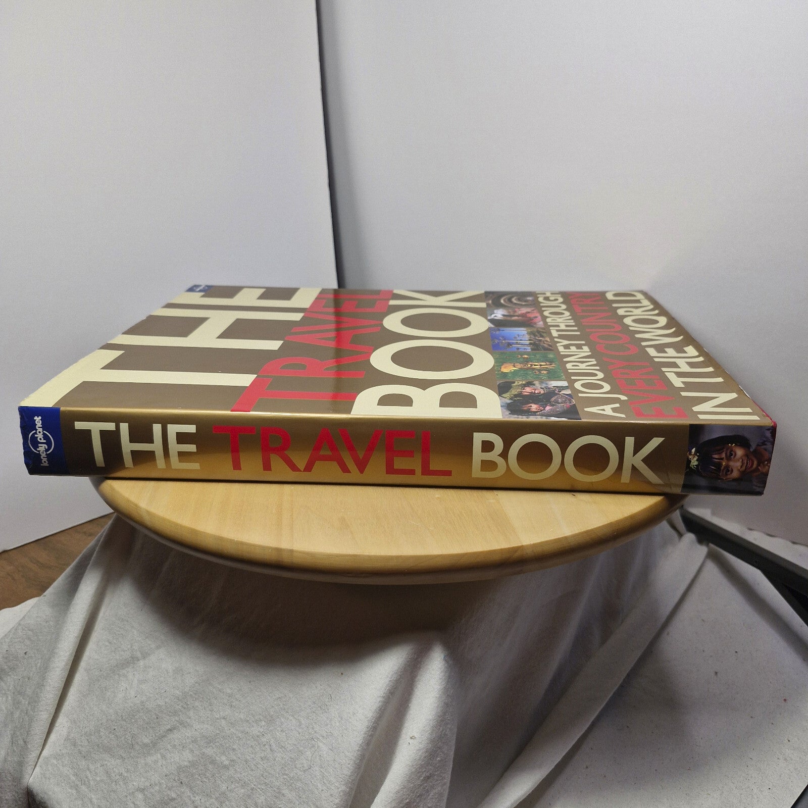 Lonely Planet's The Travel Book A Journey Through Every Country in the World ...