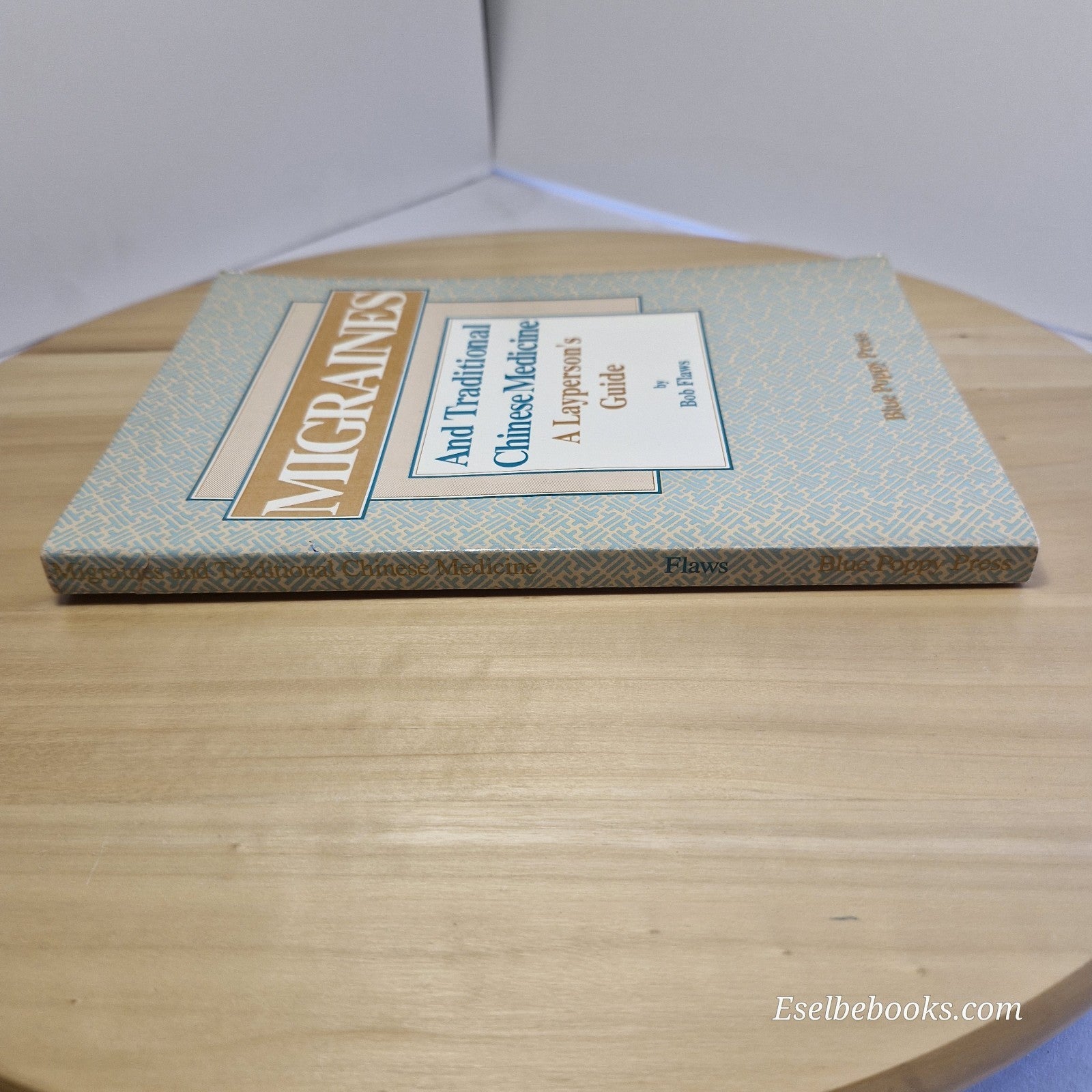 Migraines and Traditional Chinese Medicine A Layperson's Guide by Bob Flaws - pb