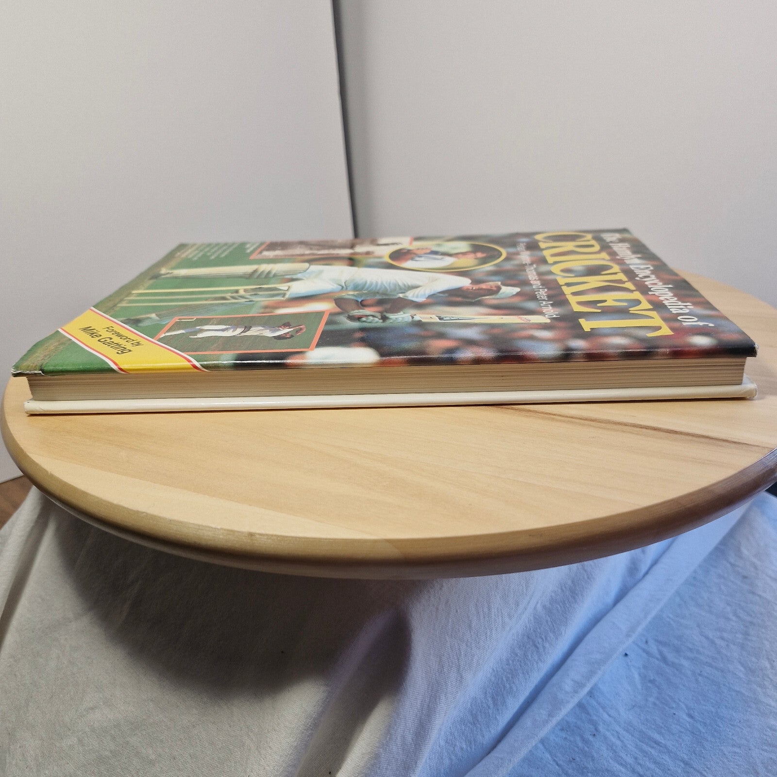 Sport: The Hamlyn Encyclopedia of Cricket By Peter Wynne-Thomas, Peter Arnold...