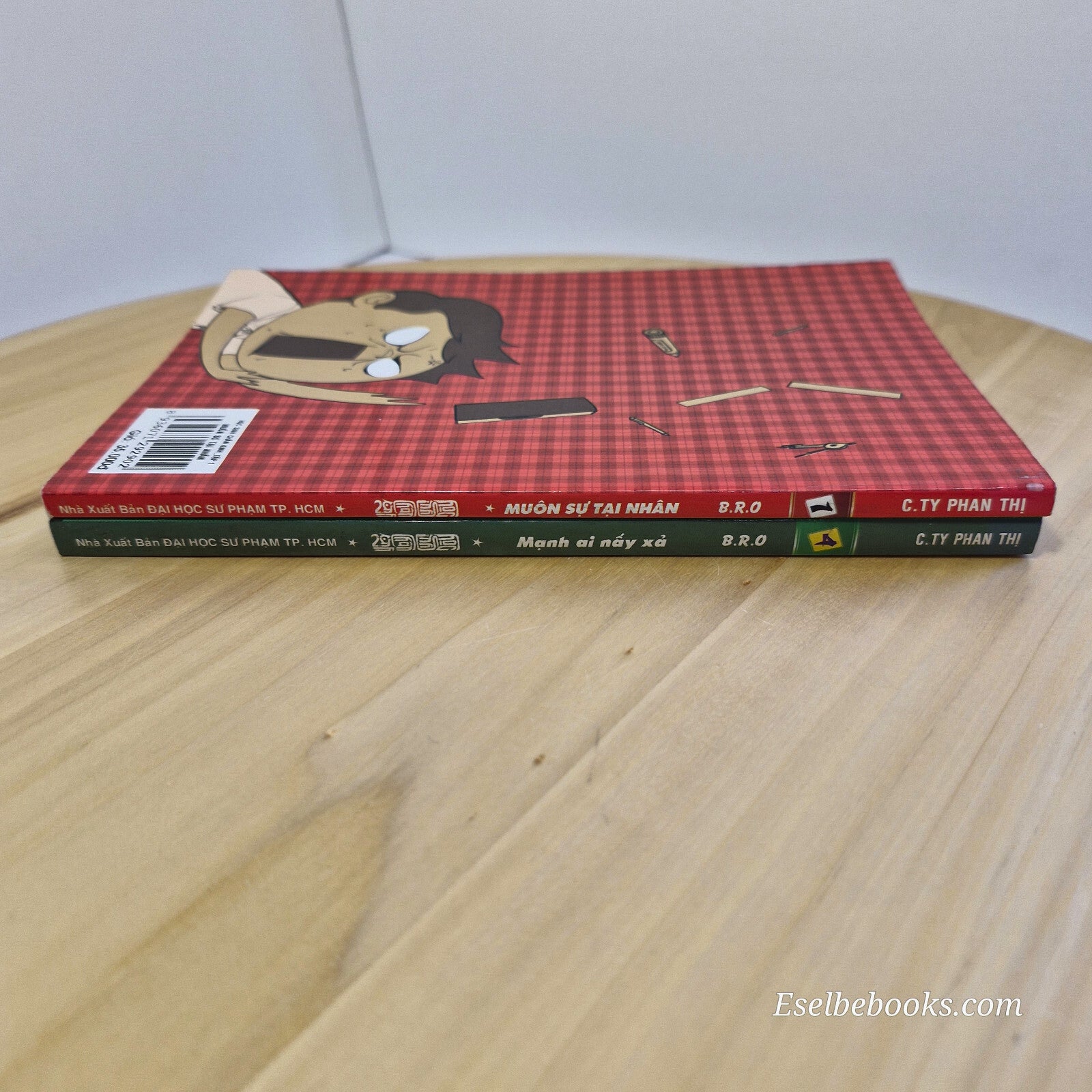 Vietnamese language comic books: Hoc Singh Chan King no. 1 and 4 - paperbacks