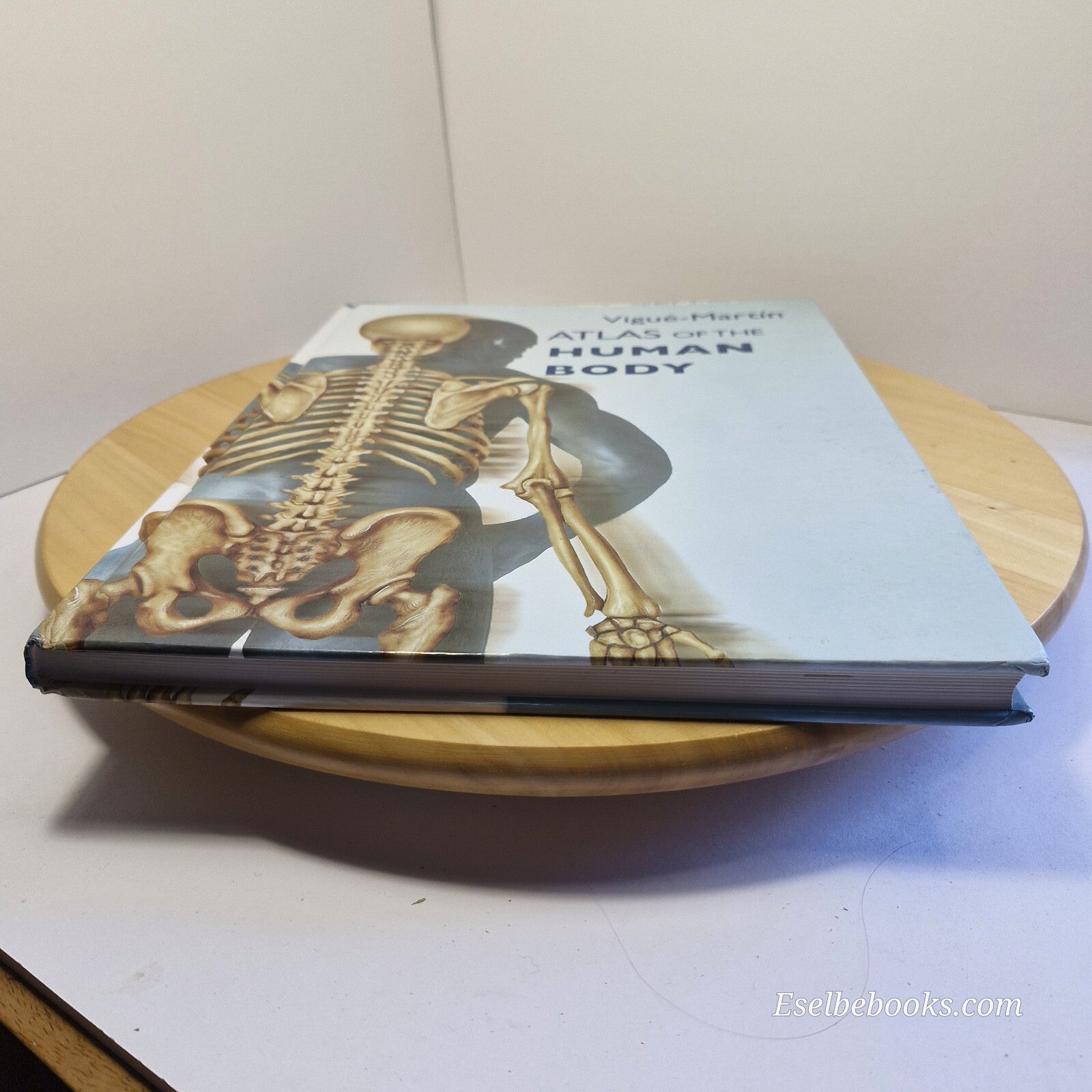 Atlas of the Human Body By Jordi Vigué, Emilio Martín Orte · 2009 - hardback