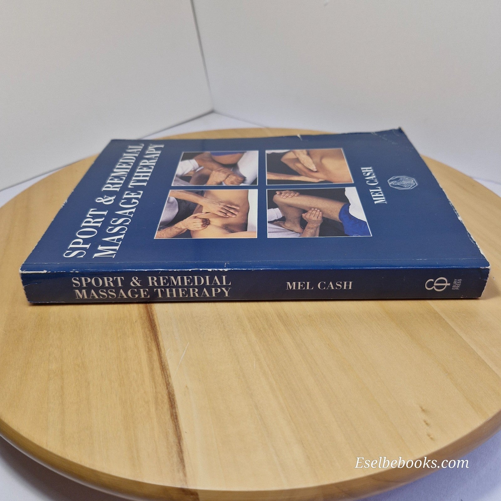 Sports And Remedial Massage Therapy by Mel Cash - Paperback