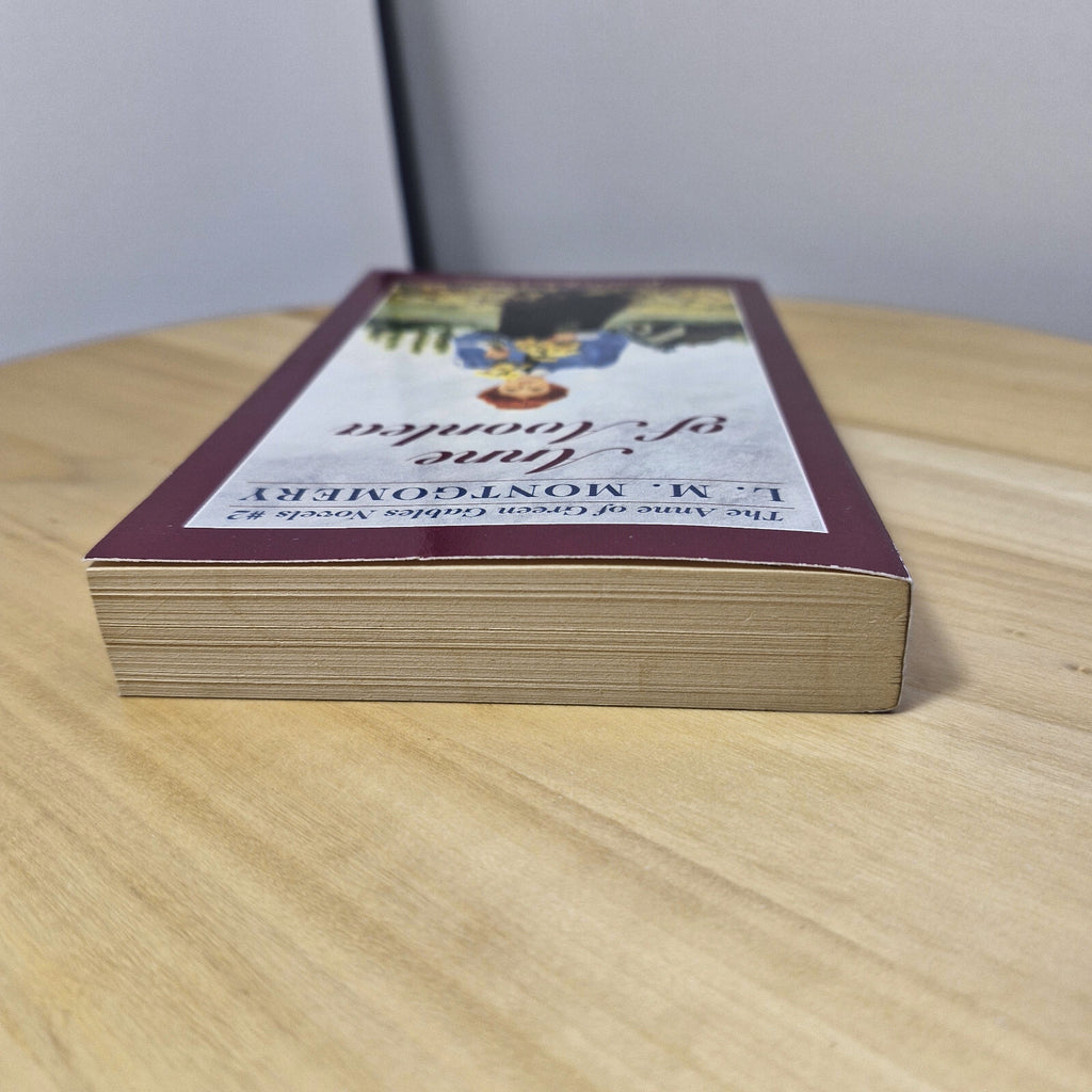 Classic children's fiction: Anne of Avonlea by L M Montgomery - paperback