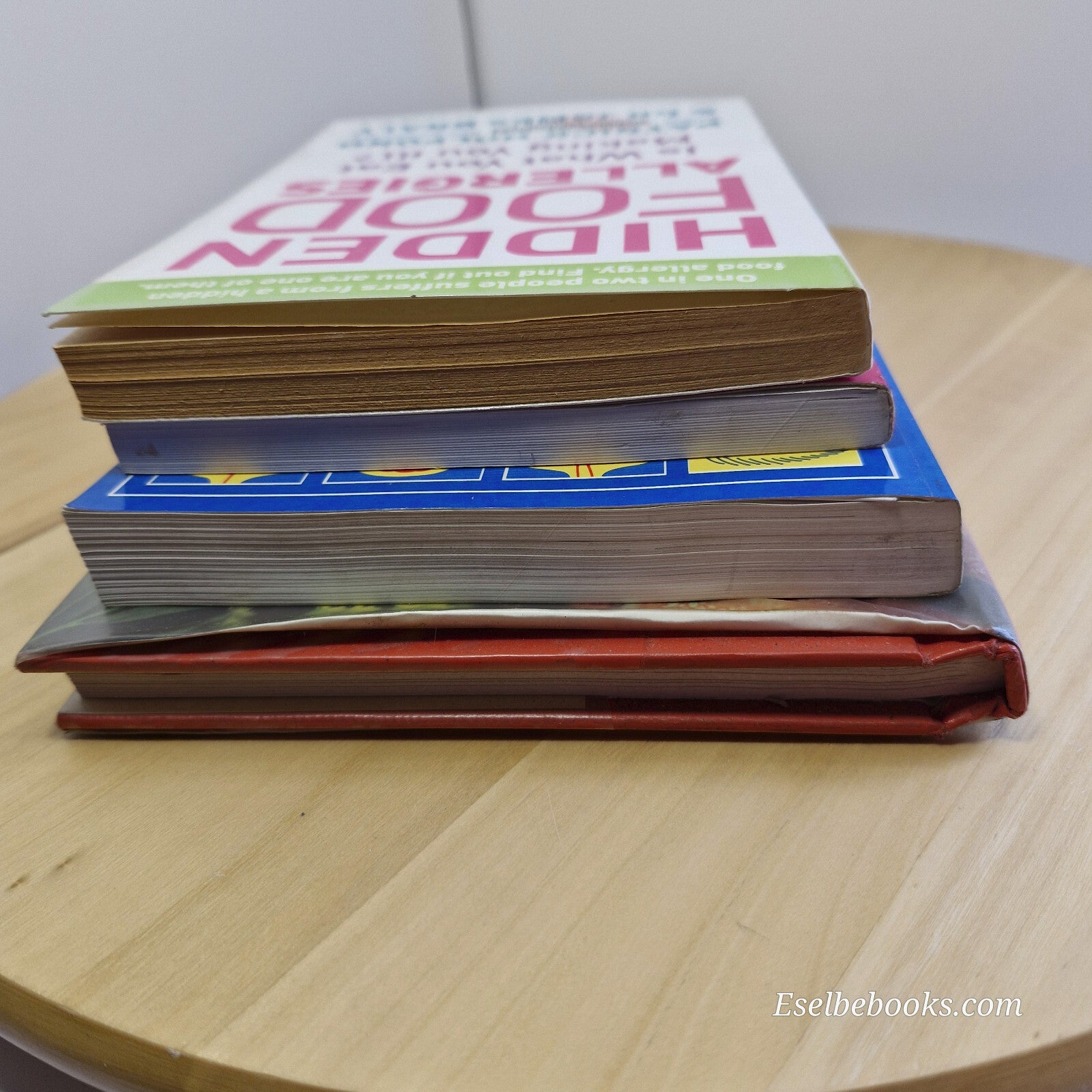 Health: 4 books about allergies and how to identify them - hardback/paperbacks