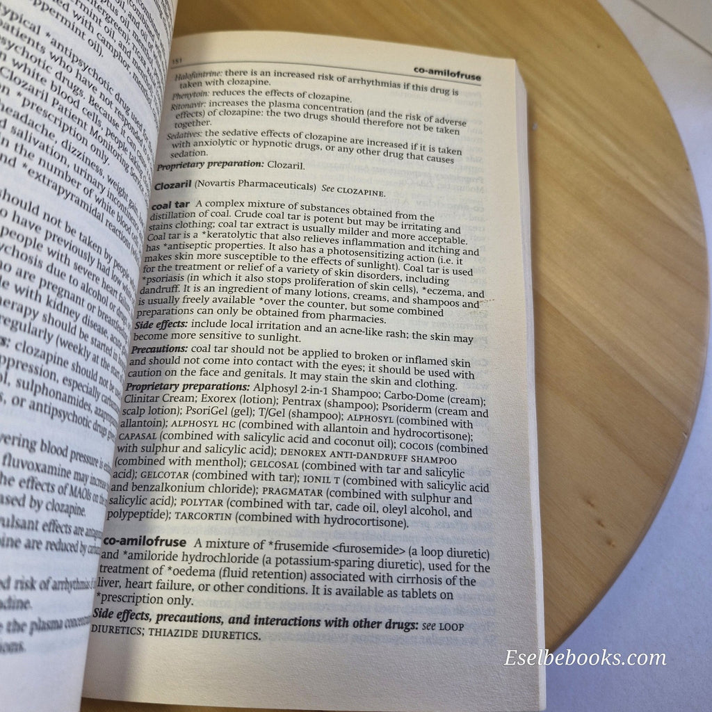 3 guidebooks/dictionaries on medicines/medicinal drugs/antibitoics - paperbacks