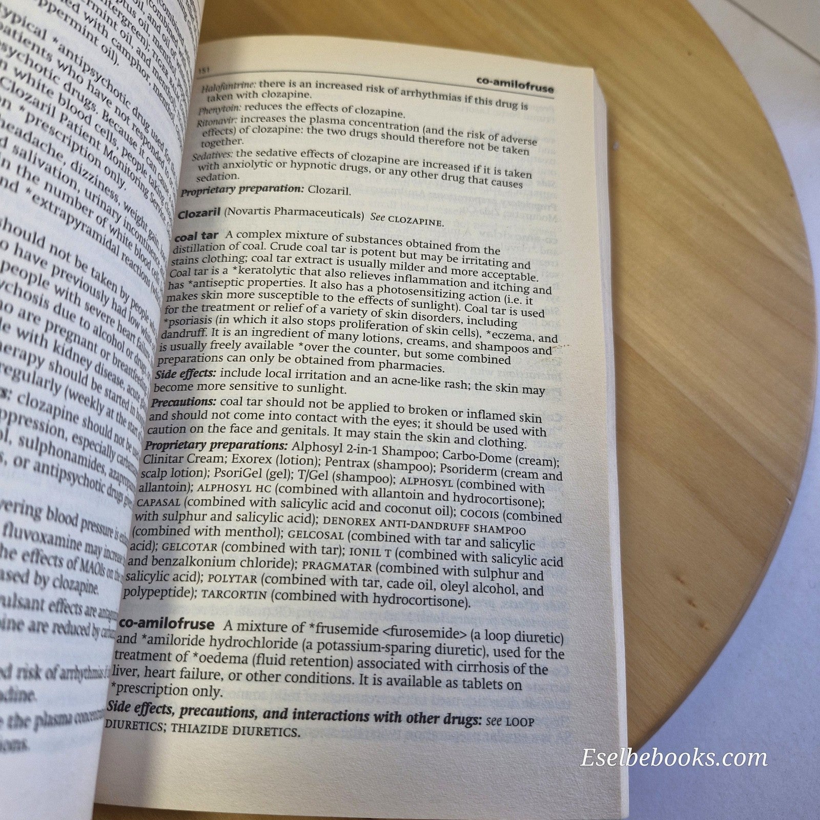 3 guidebooks/dictionaries on medicines/medicinal drugs/antibitoics - paperbacks