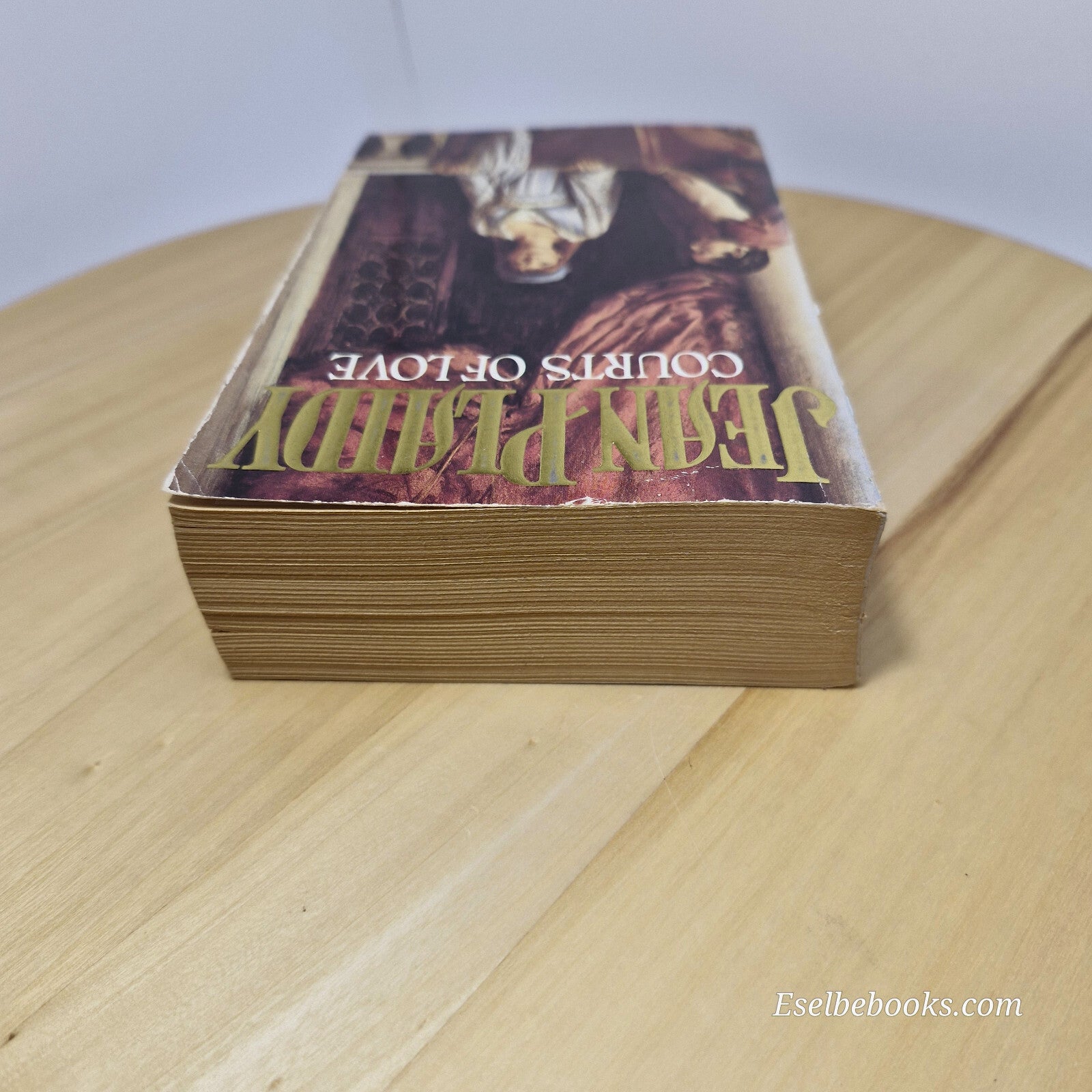 Historical fiction: Courts of love by Jean Plaidy - vintage paperback