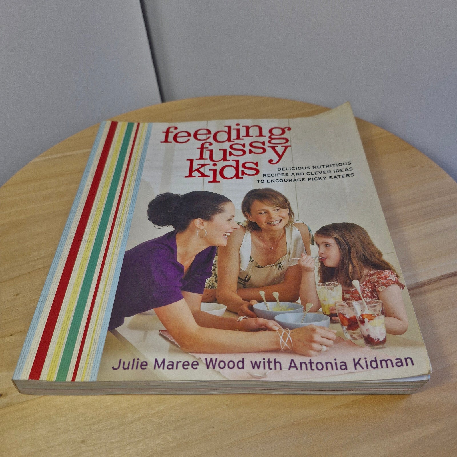 Cookbook: Feeding Fussy Kids By Antonia Kidman, Julie Maree Wood · 2009 - lar...