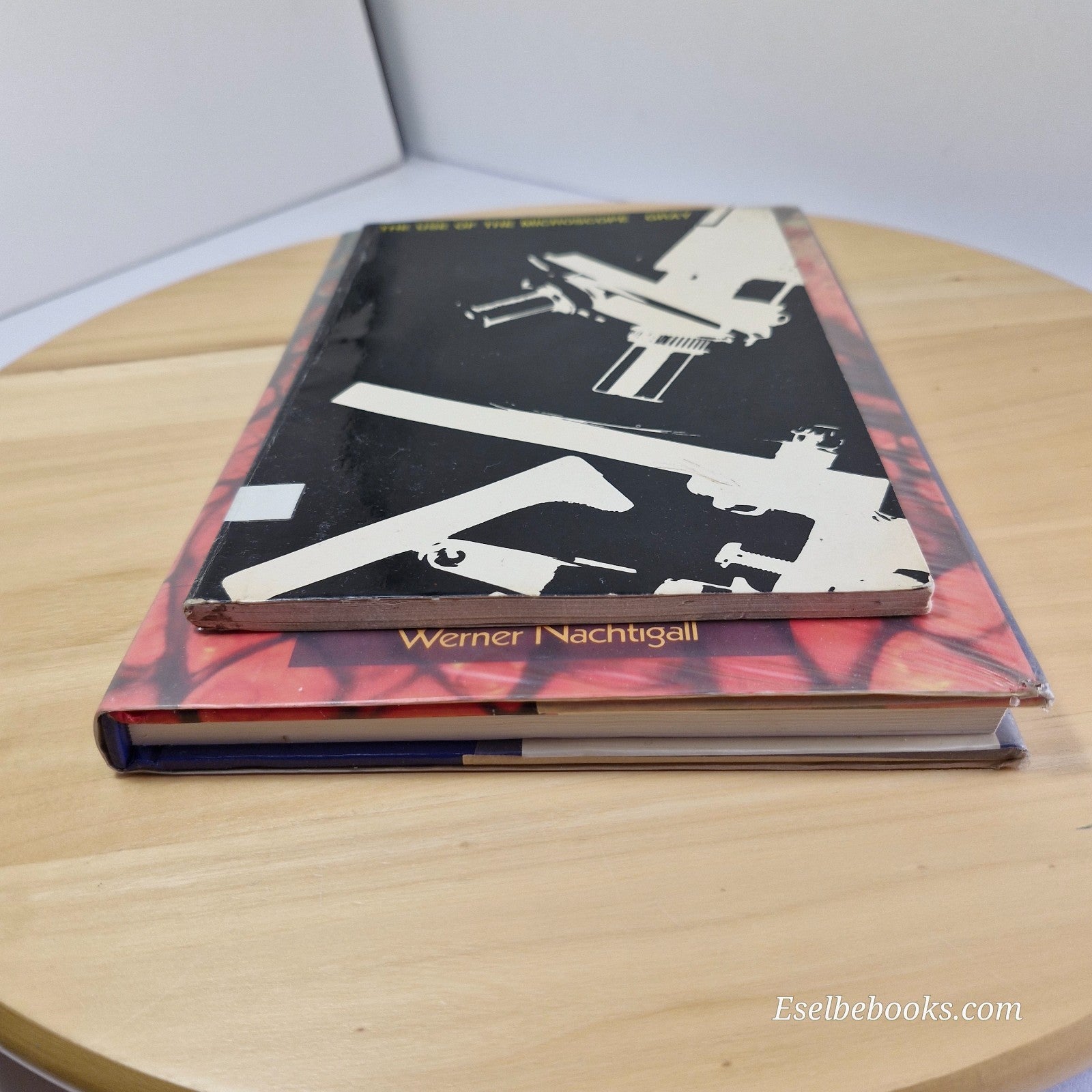 The use of the microscope by Gray & Exploring with the microscope by Nachtigall