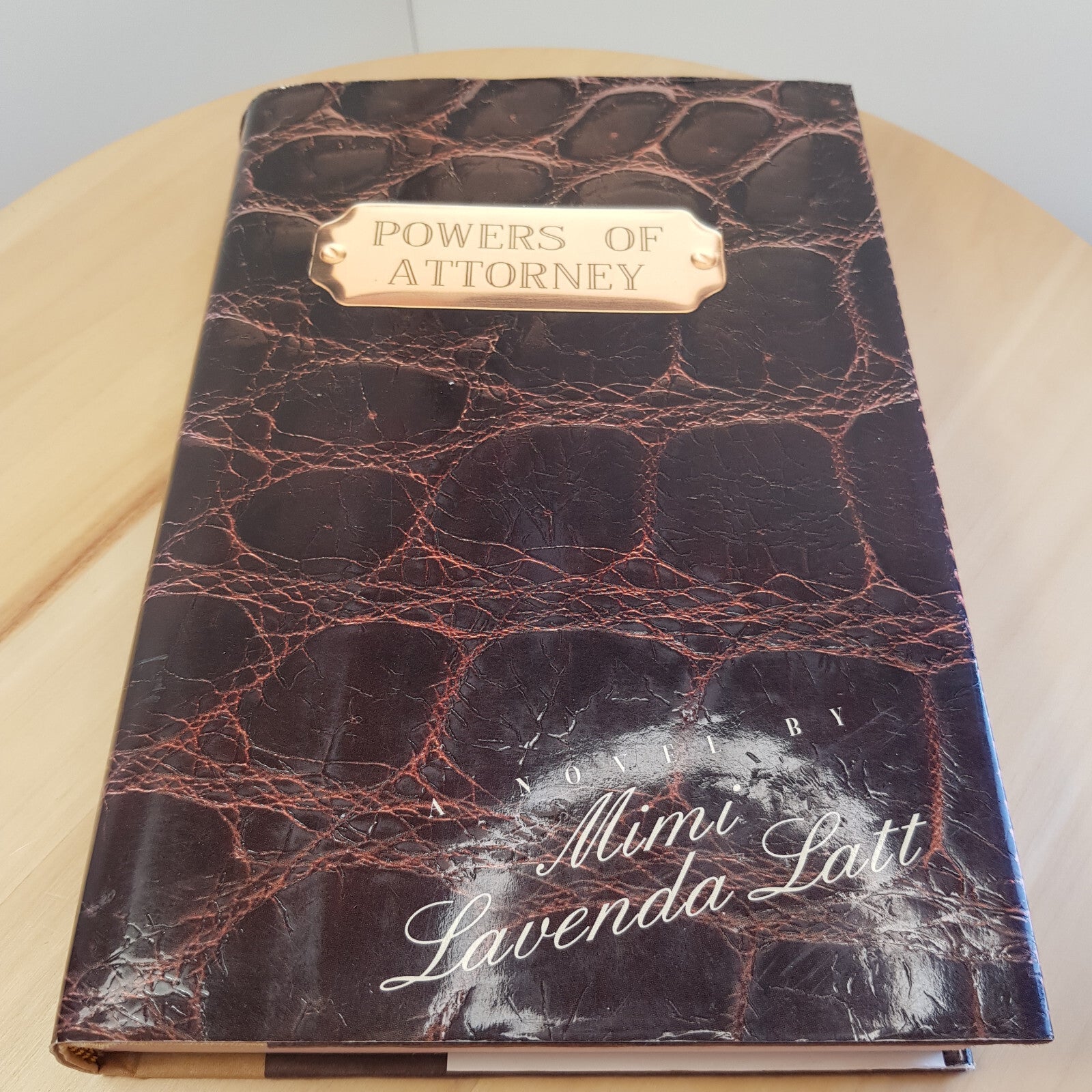 Crime fiction: Powers of Attorney By Mimi Lavenda Latt · 1994 - vintage hardb...