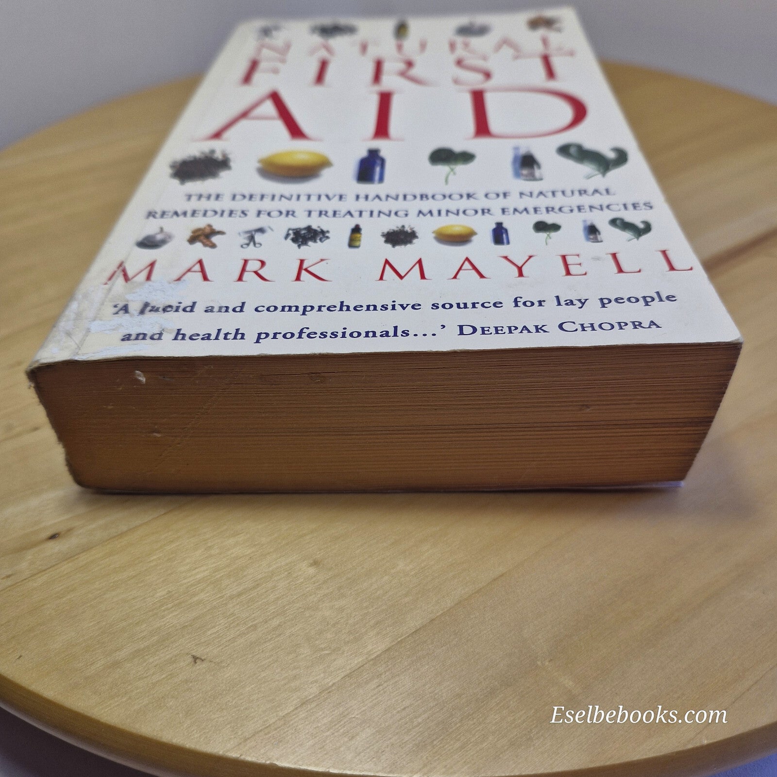 Natural First Aid The Definitive Handbook of Natural Remedies for Treating Mi...