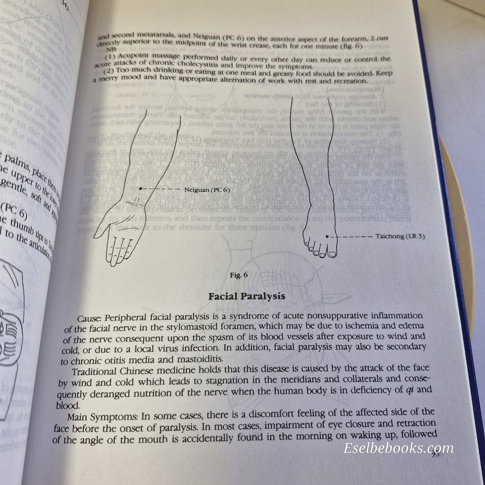 Chinese Family Acupoint Massage By Chuangui Wang - hardback