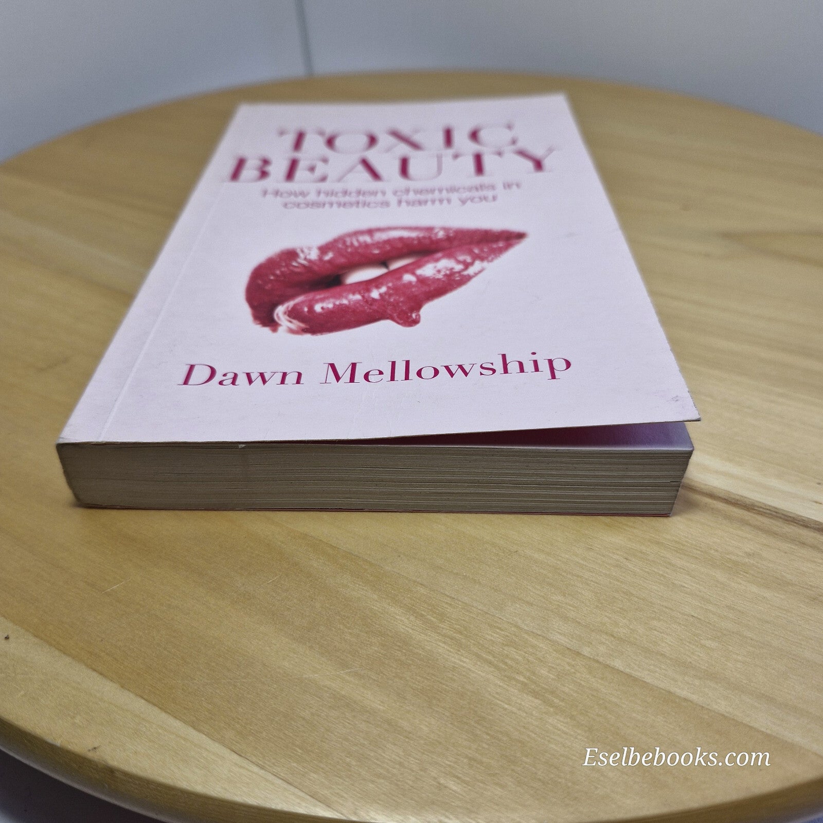 Toxic Beauty By Dawn Mellowship · 2009 - paperback
