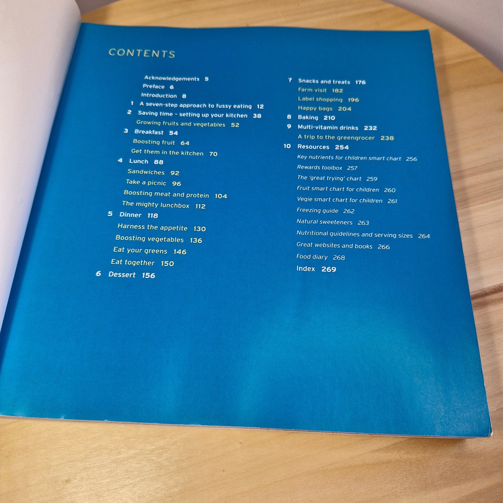 Cookbook: Feeding Fussy Kids By Antonia Kidman, Julie Maree Wood · 2009 - lar...