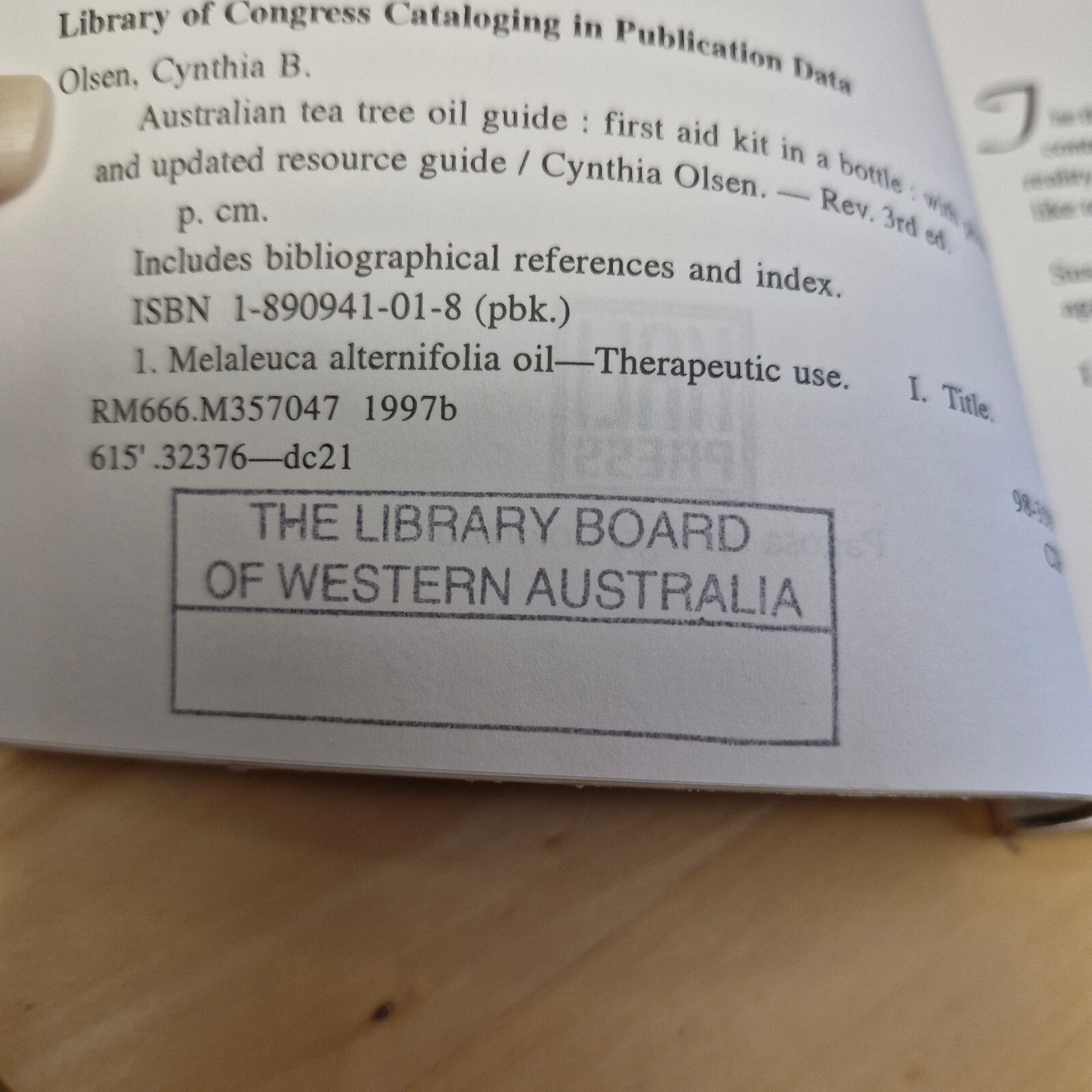 Health: Australian Tea Tree Oil Guide First Aid Kit in a Bottle By Cynthia B....