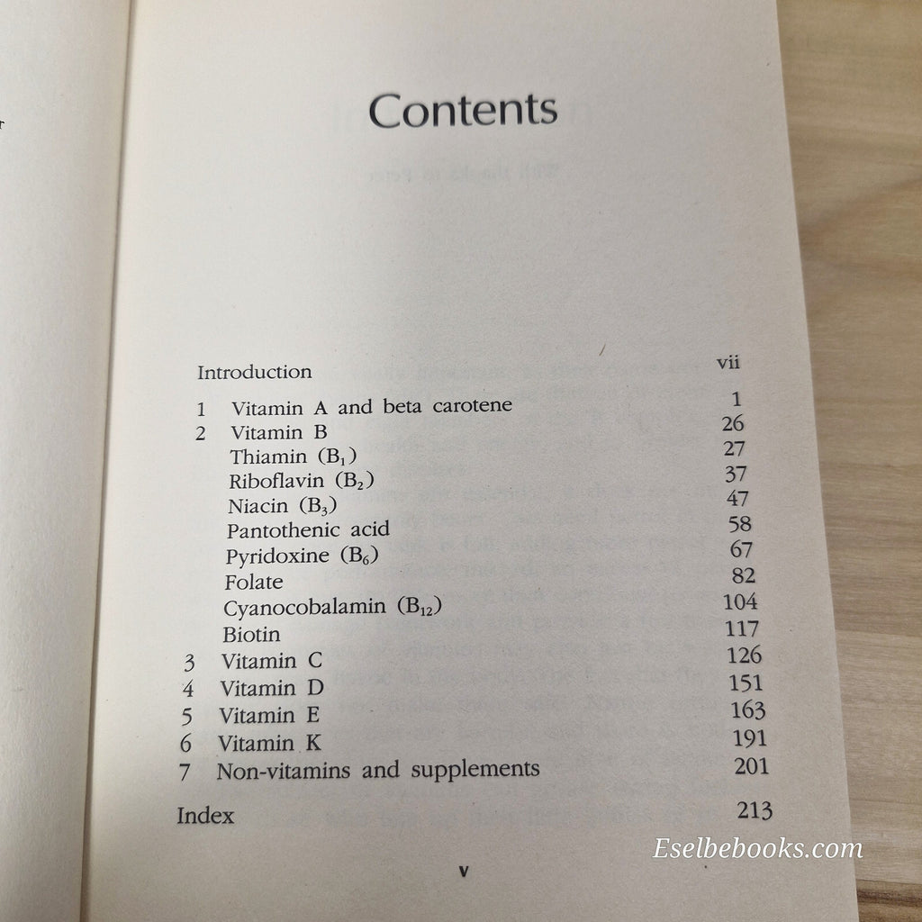 Vitamins What They Do and what They Don't Do By Rosemary Stanton · 1999 - pap...