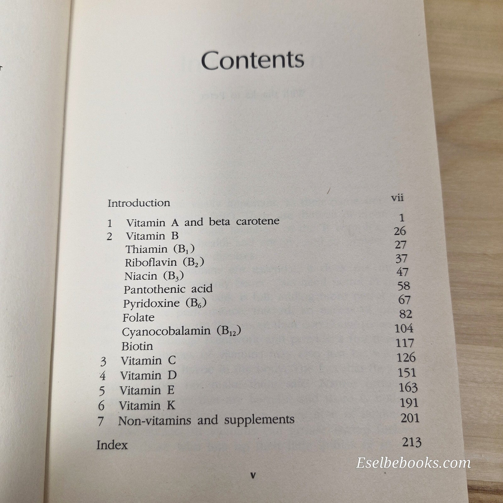 Vitamins What They Do and what They Don't Do By Rosemary Stanton · 1999 - pap...