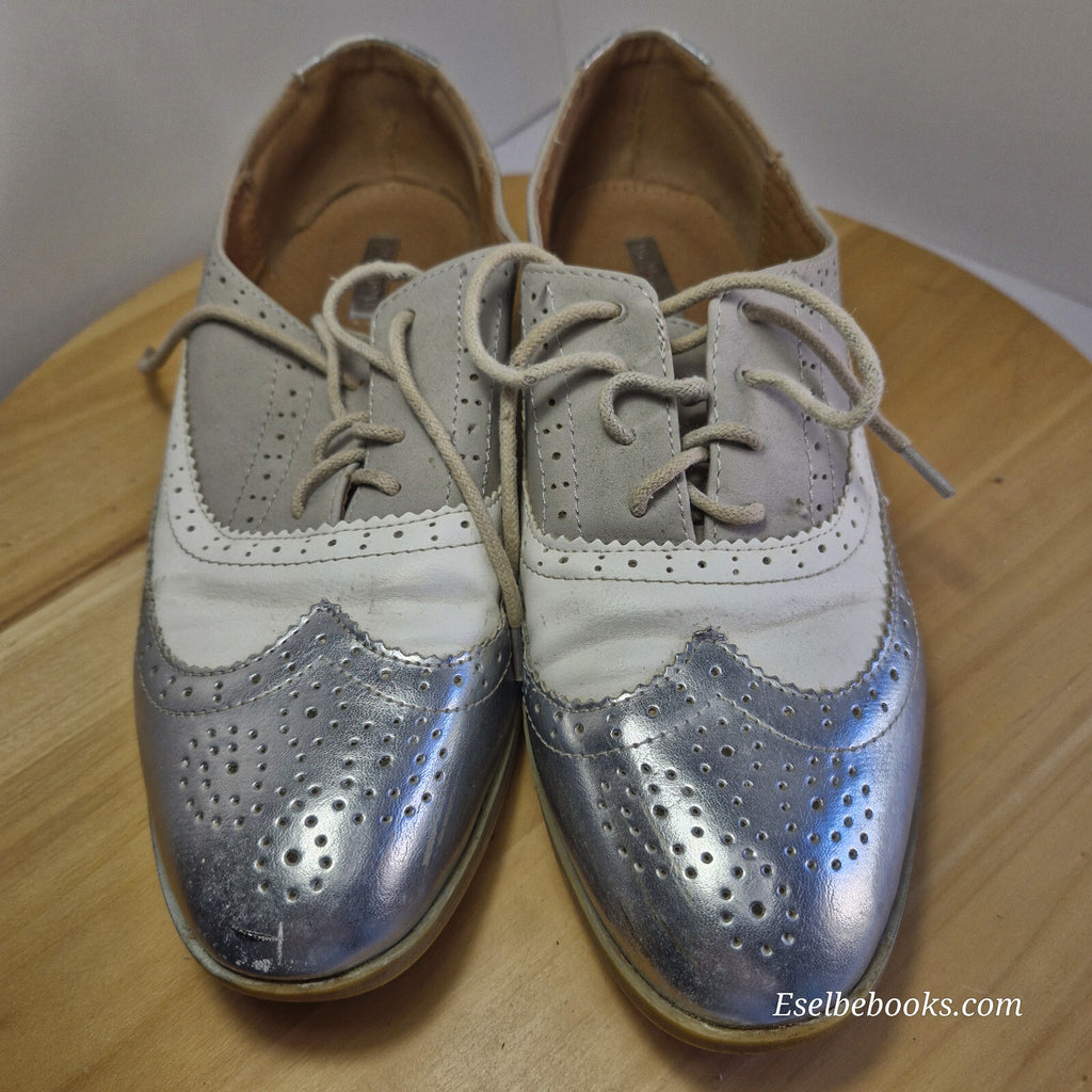 Bellucci size 40 lace up shoes - silver/white/beige with grey rubber soles