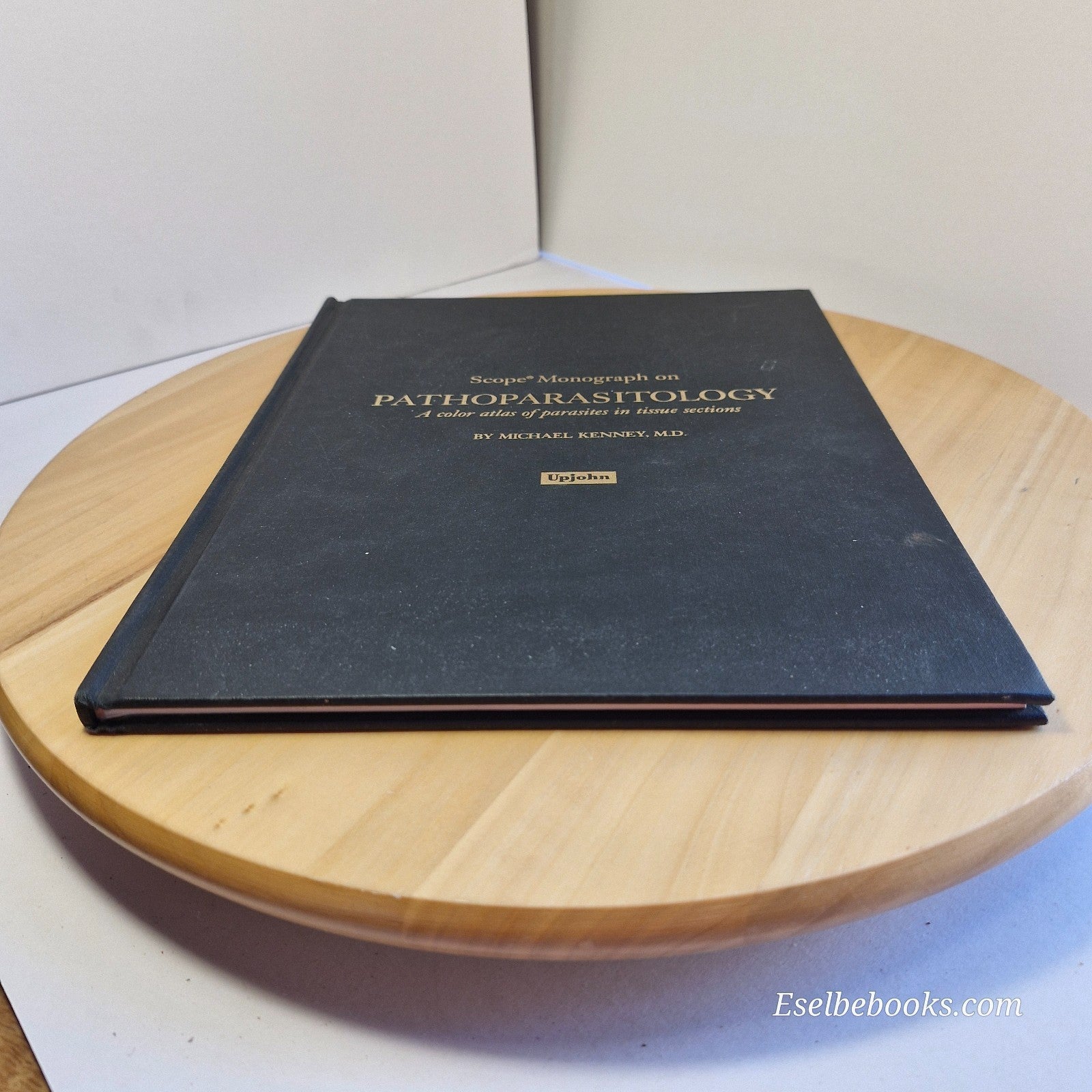 Scope Monograph on Pathoparasitology A Color Atlas by Michael Kenney - hardback