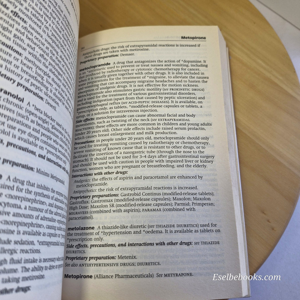 3 guidebooks/dictionaries on medicines/medicinal drugs/antibitoics - paperbacks