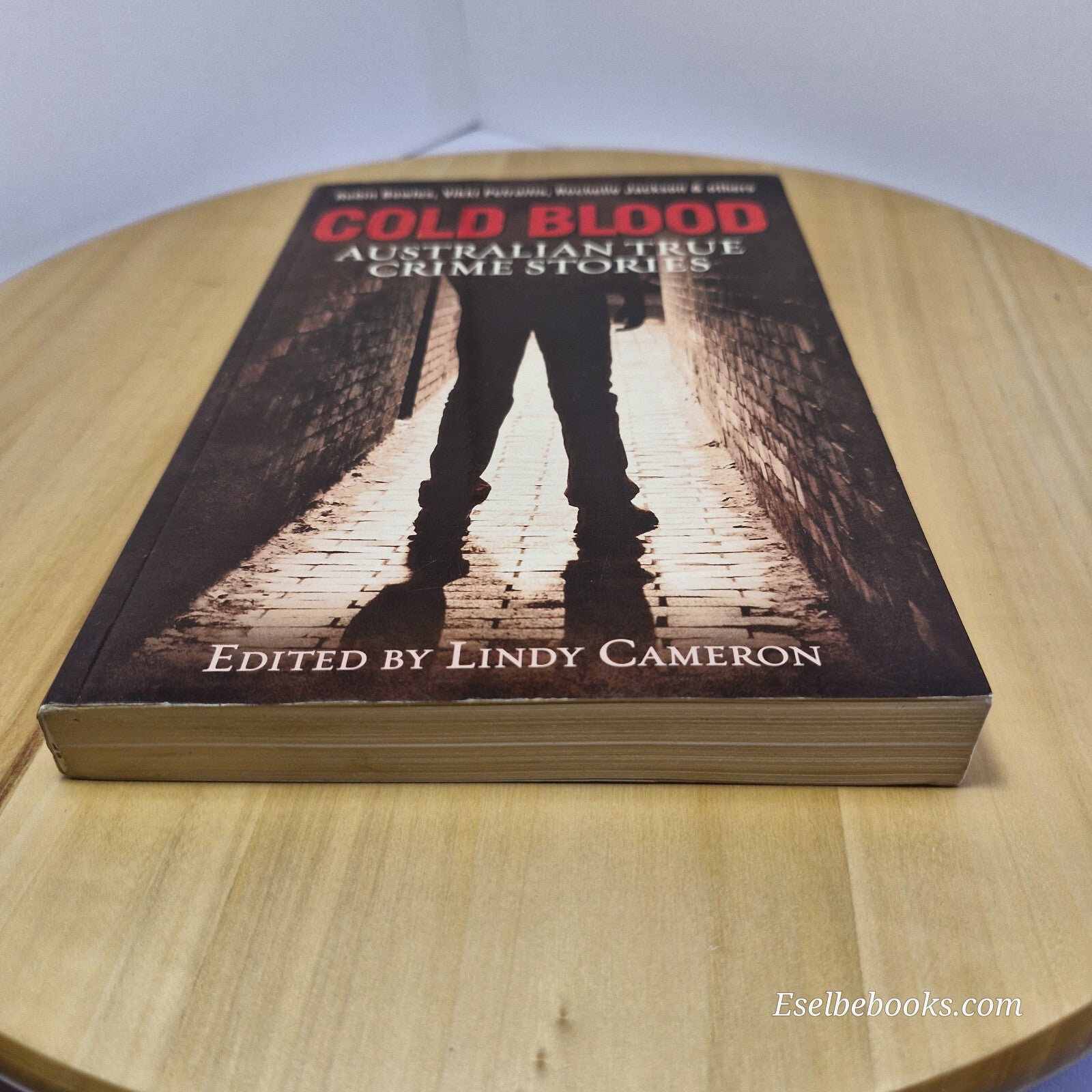 Cold blood - Australian true crime stories by Lindy Cameron - paperback