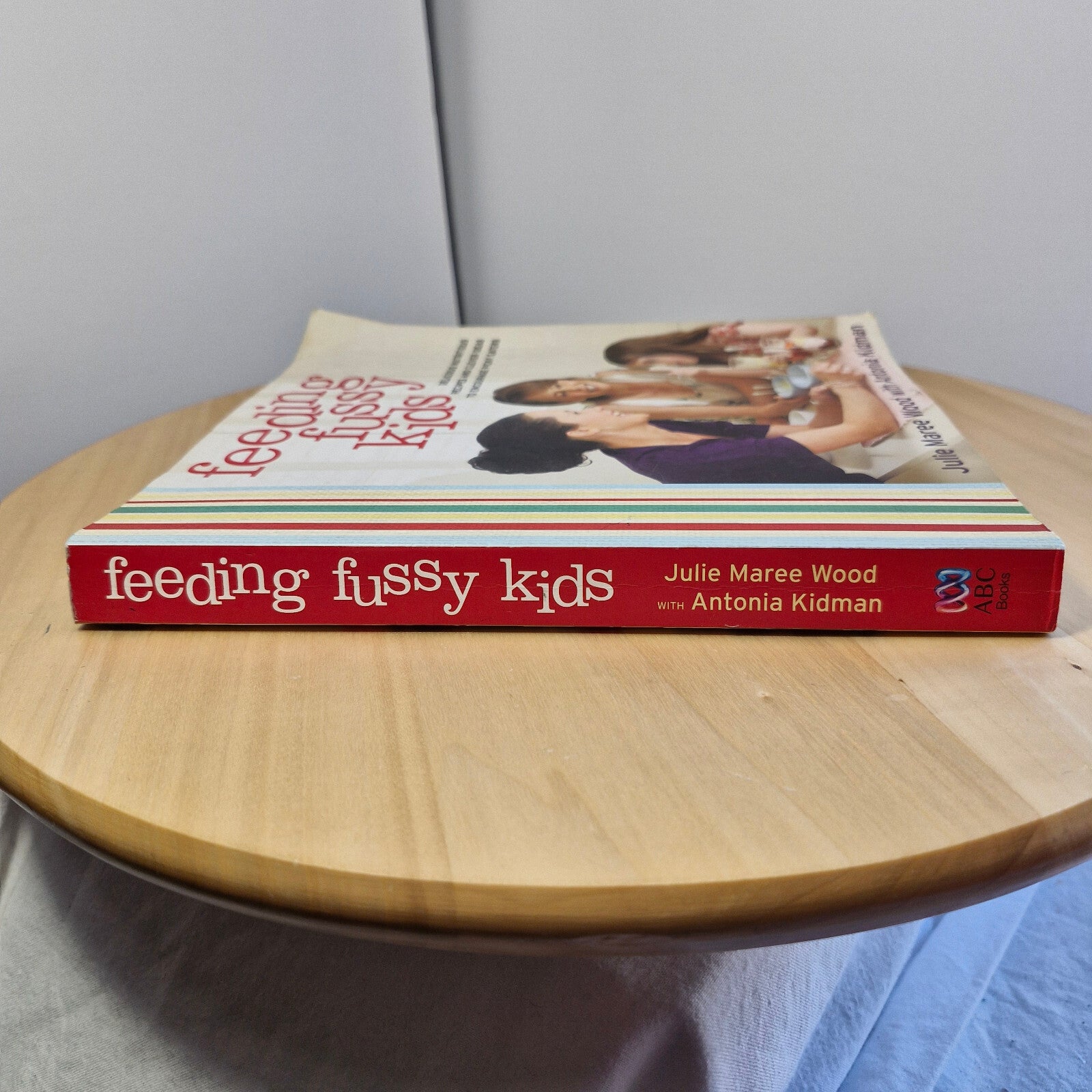 Cookbook: Feeding Fussy Kids By Antonia Kidman, Julie Maree Wood · 2009 - lar...