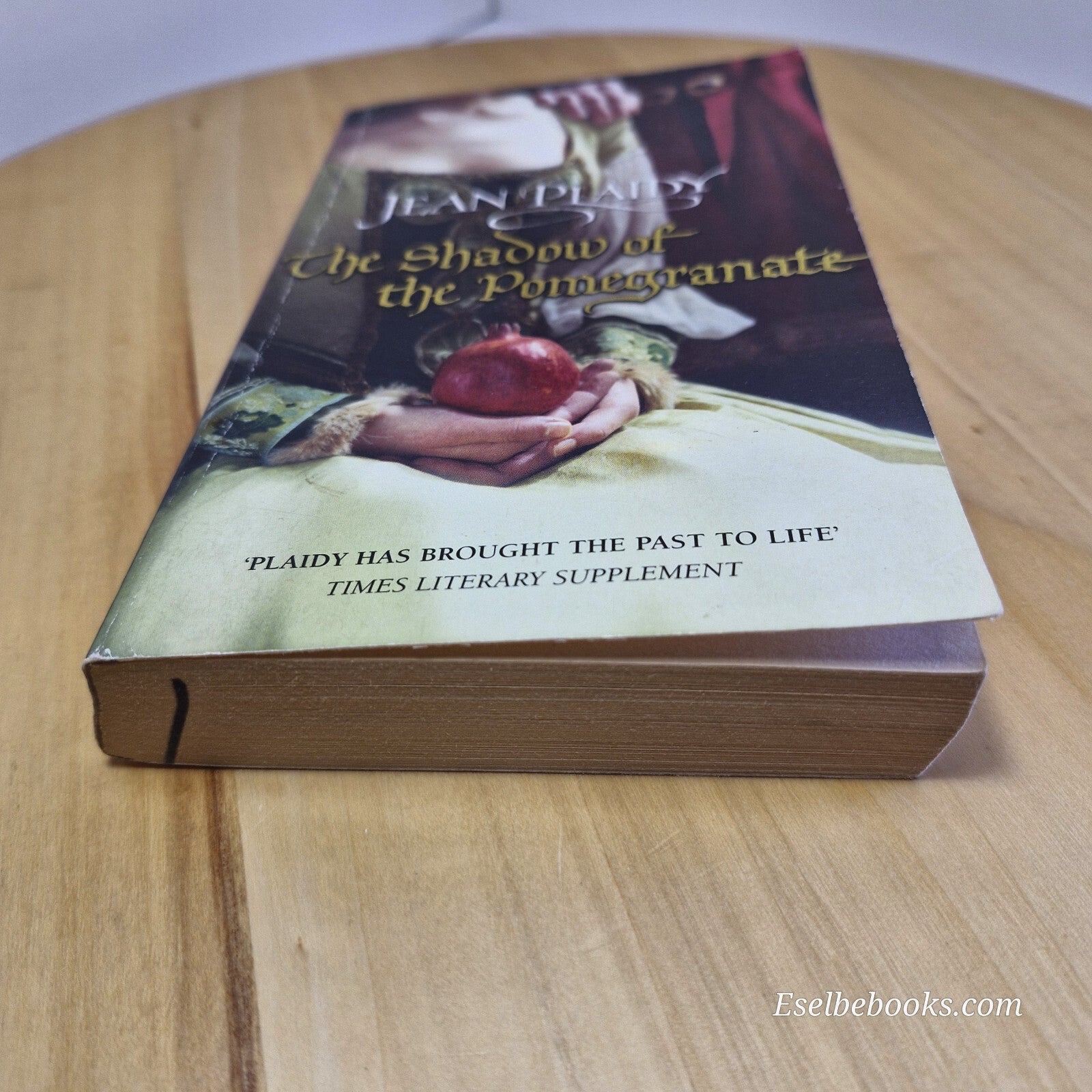 Historical romance:  The shadow of the pomegranate By Jean Plaidy - paperback