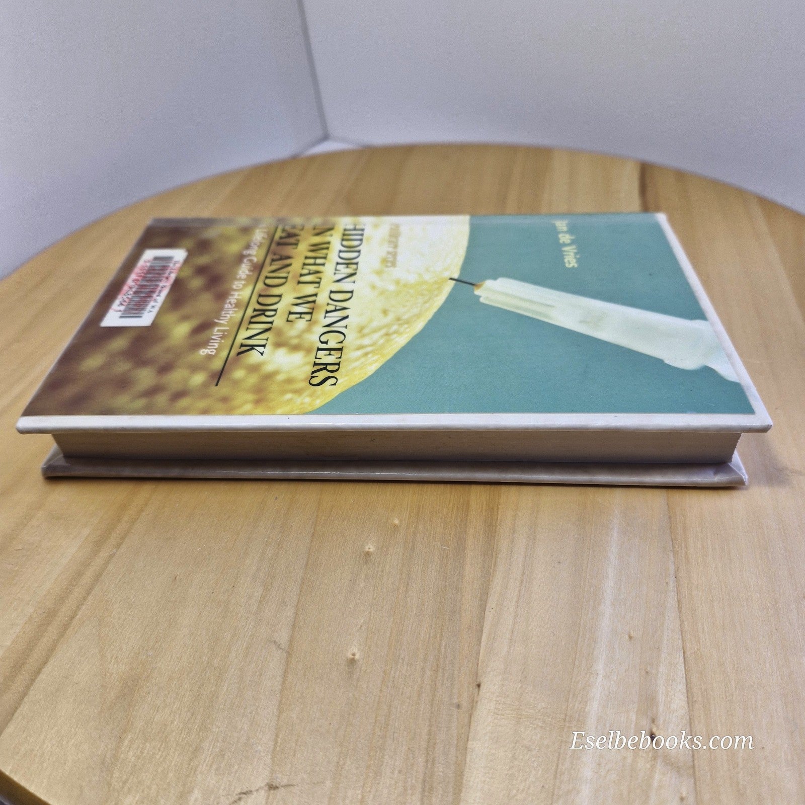 Hidden Dangers in What We Eat and Drink by  Jan de Vries · 2011 - hardback