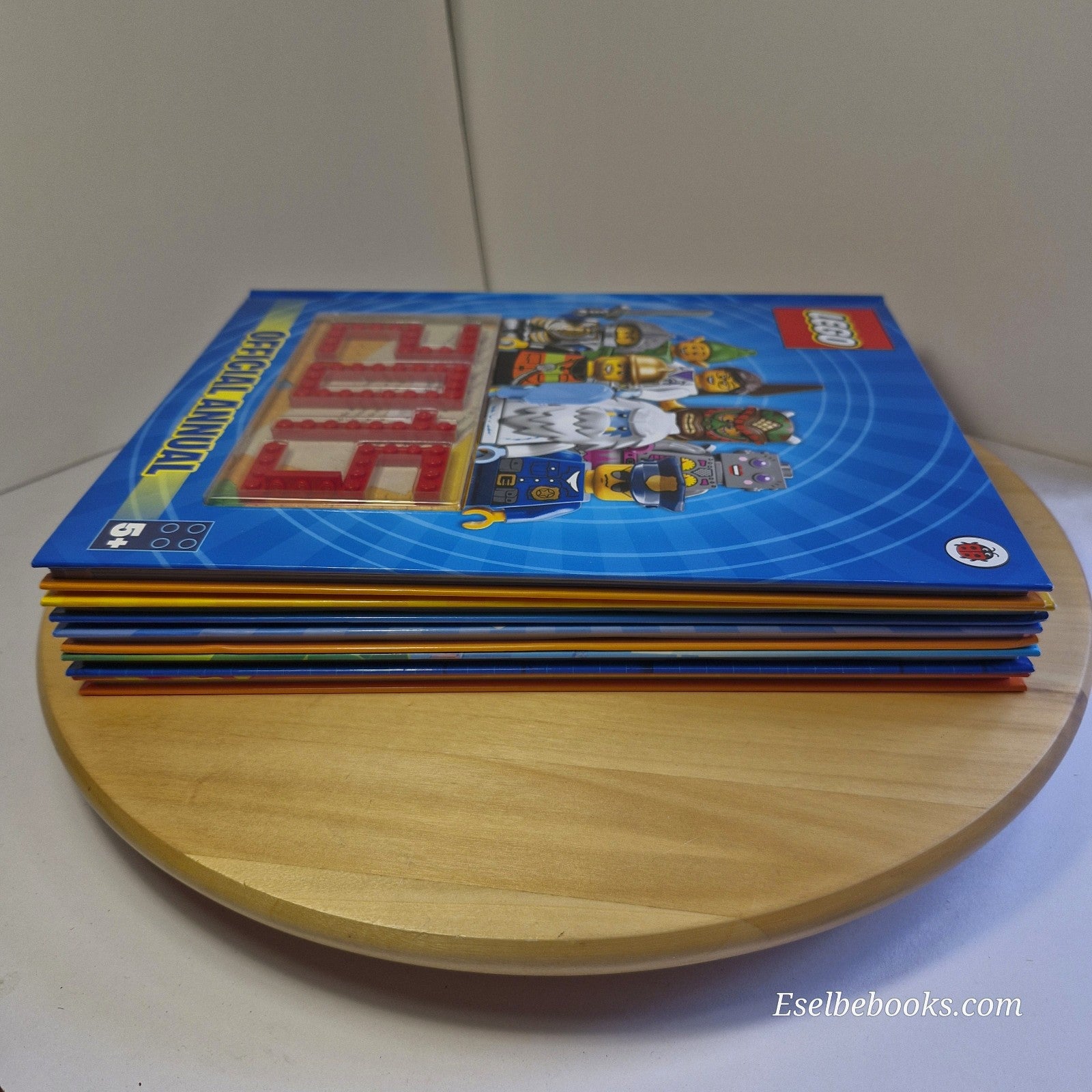 The official Lego annuals 2015; 2016; 2017; 2021; 2022 - hardbacks - NO minifigu